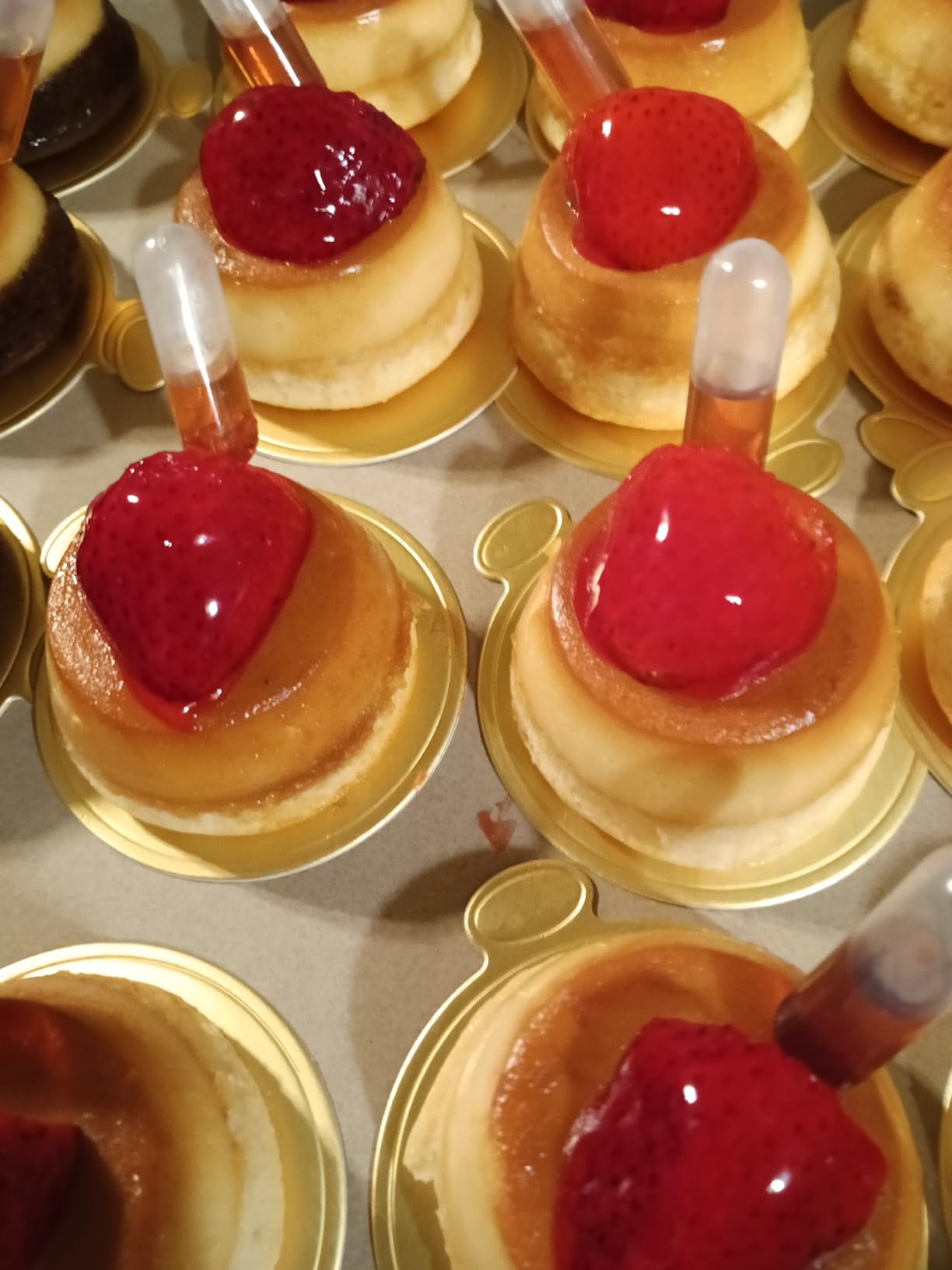 moveland 4ml Plastic Cupcake Pipettes Squeeze Syringes, 50 Pcs Disposable Liquid Injectors Squeeze Transfer Dropper for Strawberries Cupcakes Desserts customer photo 1