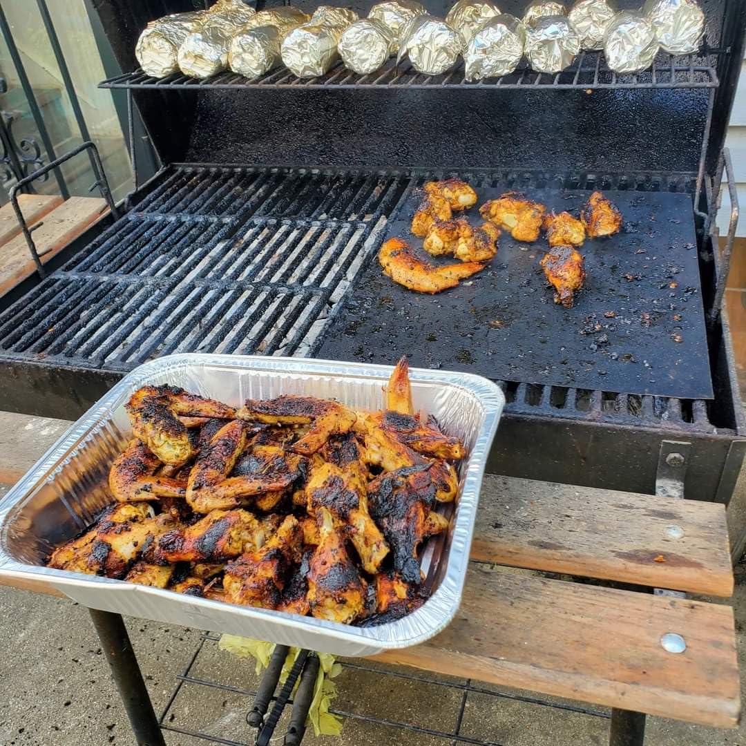 Grill Mats for Outdoor Grill, Dailyart Grill Mats Non Stick Set of 5 BBQ Grill Mat Baking Mats Teflon BBQ Grilling Accessories Reusable,Works on Gas, Charcoal, Electric Grill 15.75 x 13-Inch, Black customer photo 2