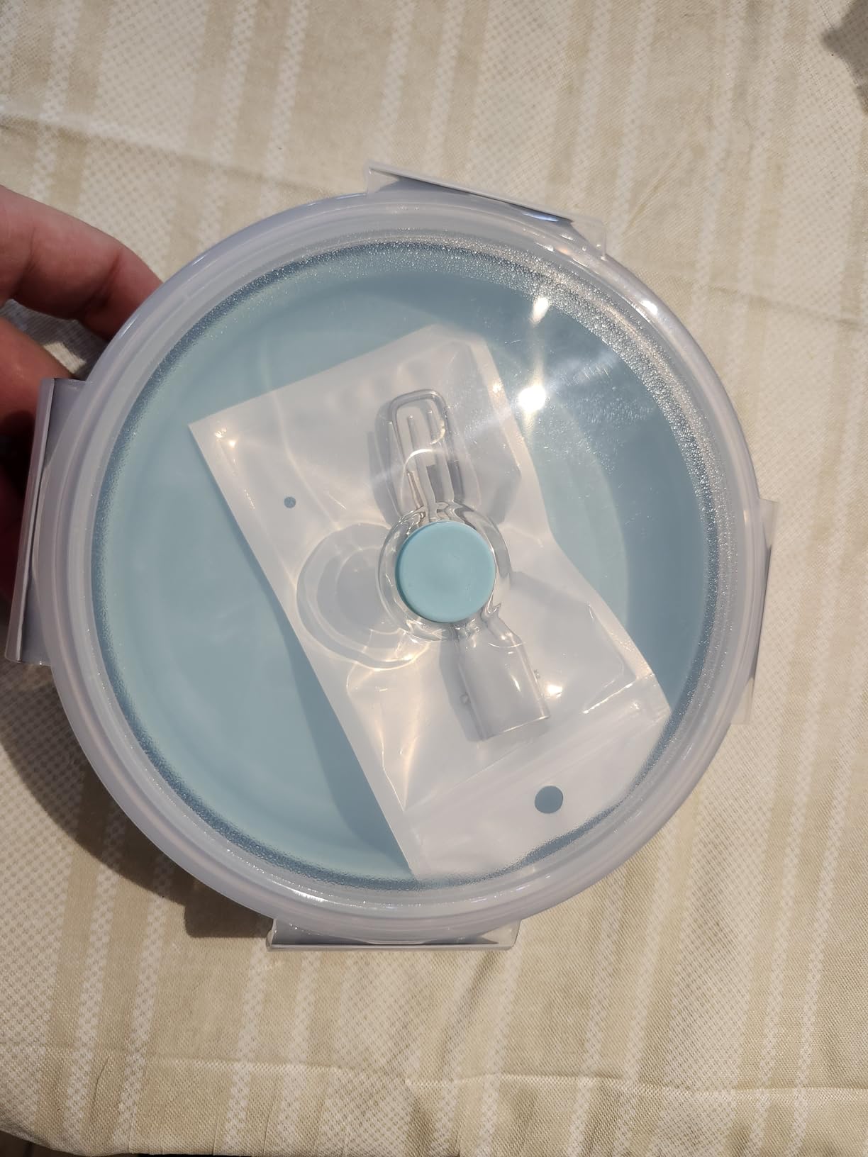 ColorCoral Camping Bowl with Lid Large Collapsible Silicone Bowl(1200ml/42oz) and Foldable Stainless Steel Fork for Travel and Camping Microwave and Fridge Food Storage customer photo 2