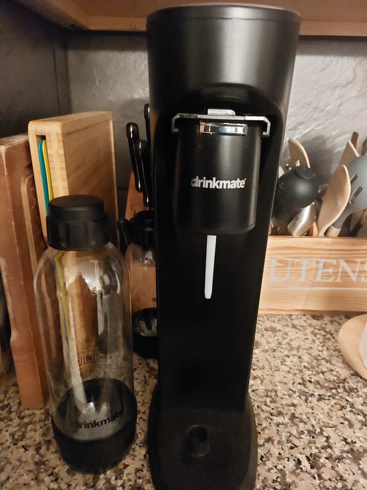 Drinkmate OmniFizz Sparkling Water and Soda Maker, Carbonates Any Drink - Special Bundle - Includes 60L CO2 Cylinder, Two Carbonation Bottles, and Fizz Infuser (Matte Black) customer photo 2