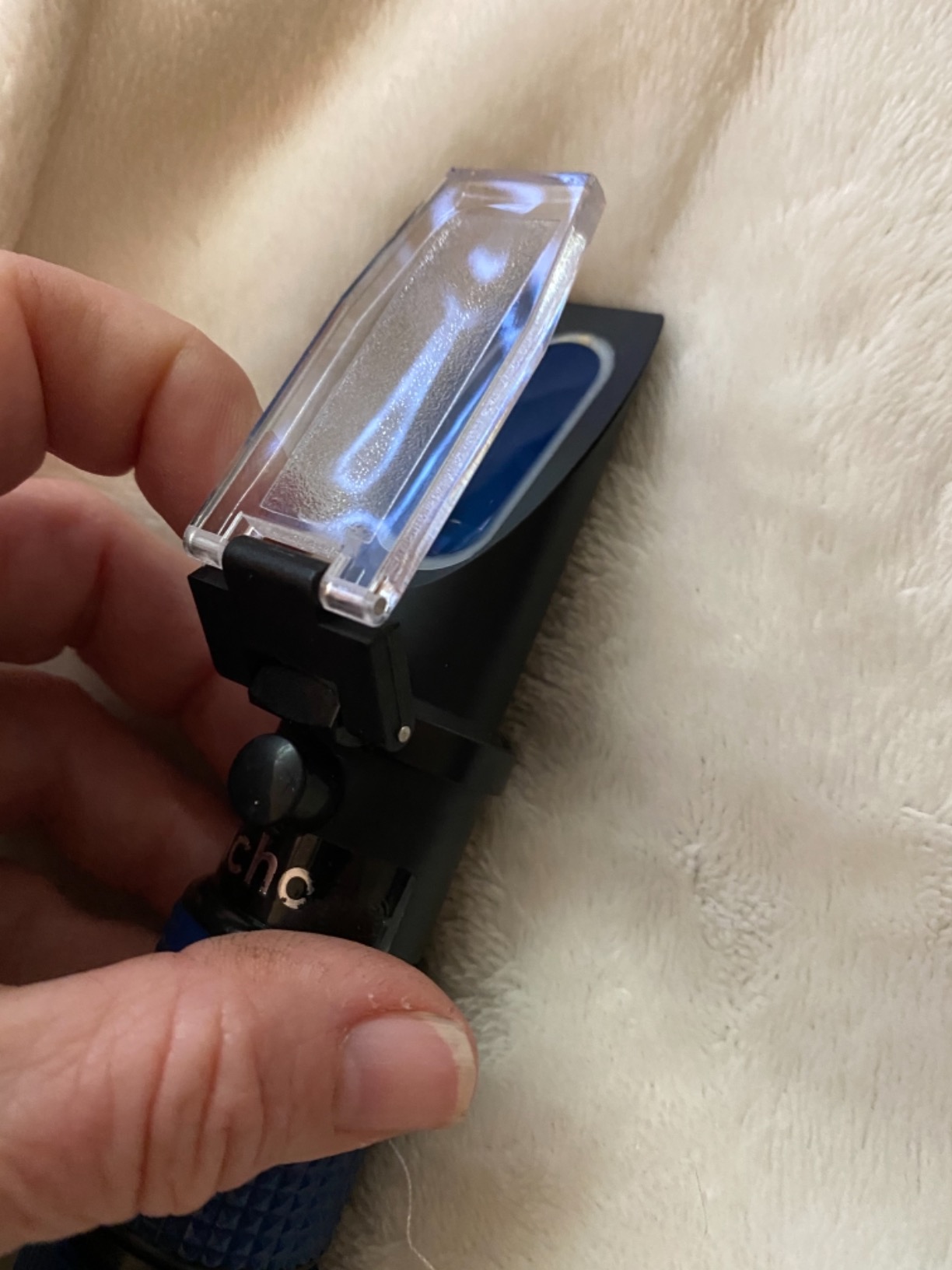 Aichose 0-80% Brix Meter Refractometer for Measuring Sugar Content in Fruit, Honey, Maple Syrup and Other Sugary Drink, with Automatic Temperature Compensation Function customer photo 2