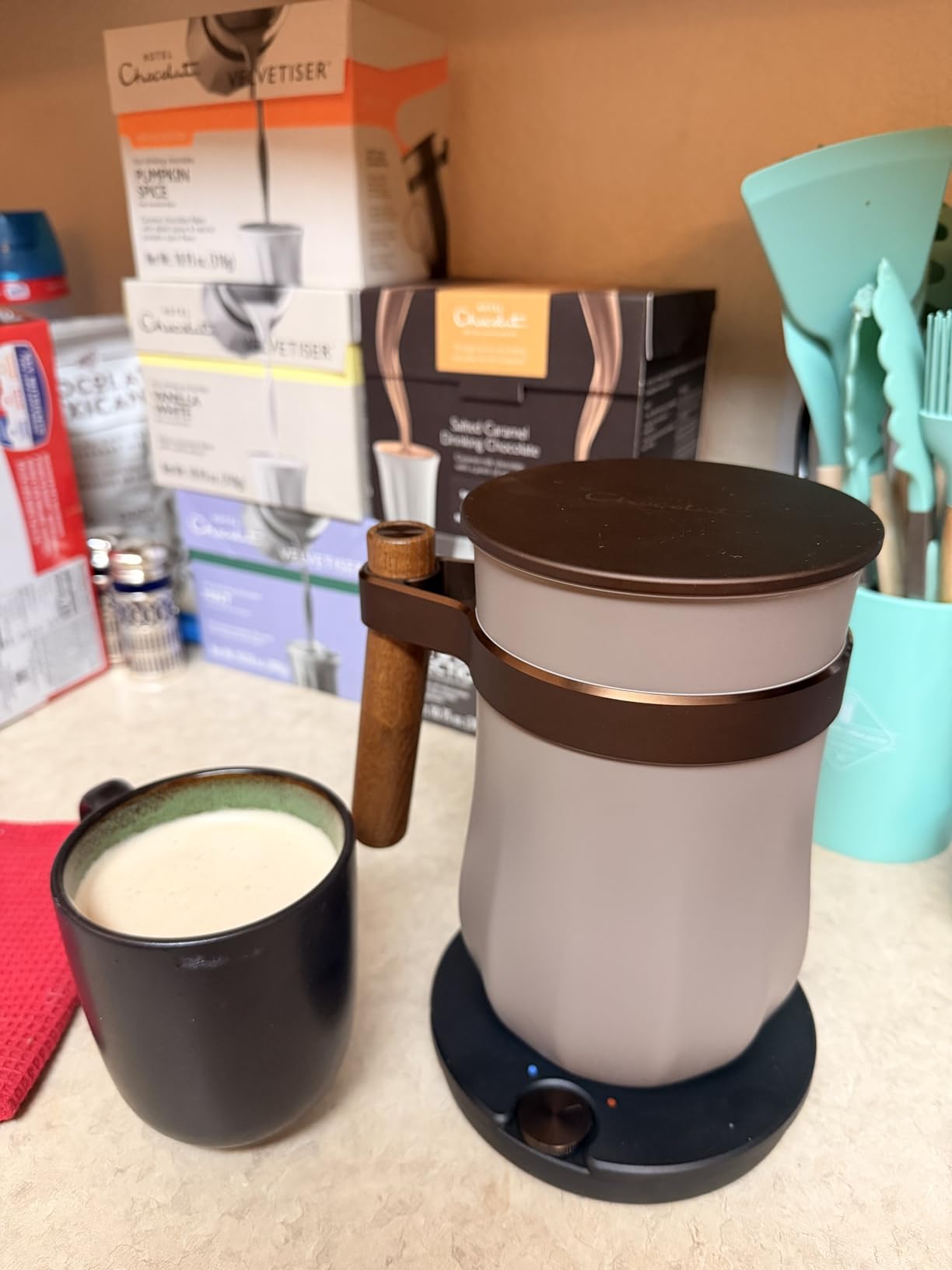 Hotel Chocolat Velvetiser - In-Home Hot Chocolate Machine - Barista-Grade Hot Chocolate Maker - Charcoal Edition - 2 Ceramic Podcups & 10 Single-Serve Sachets customer photo 2