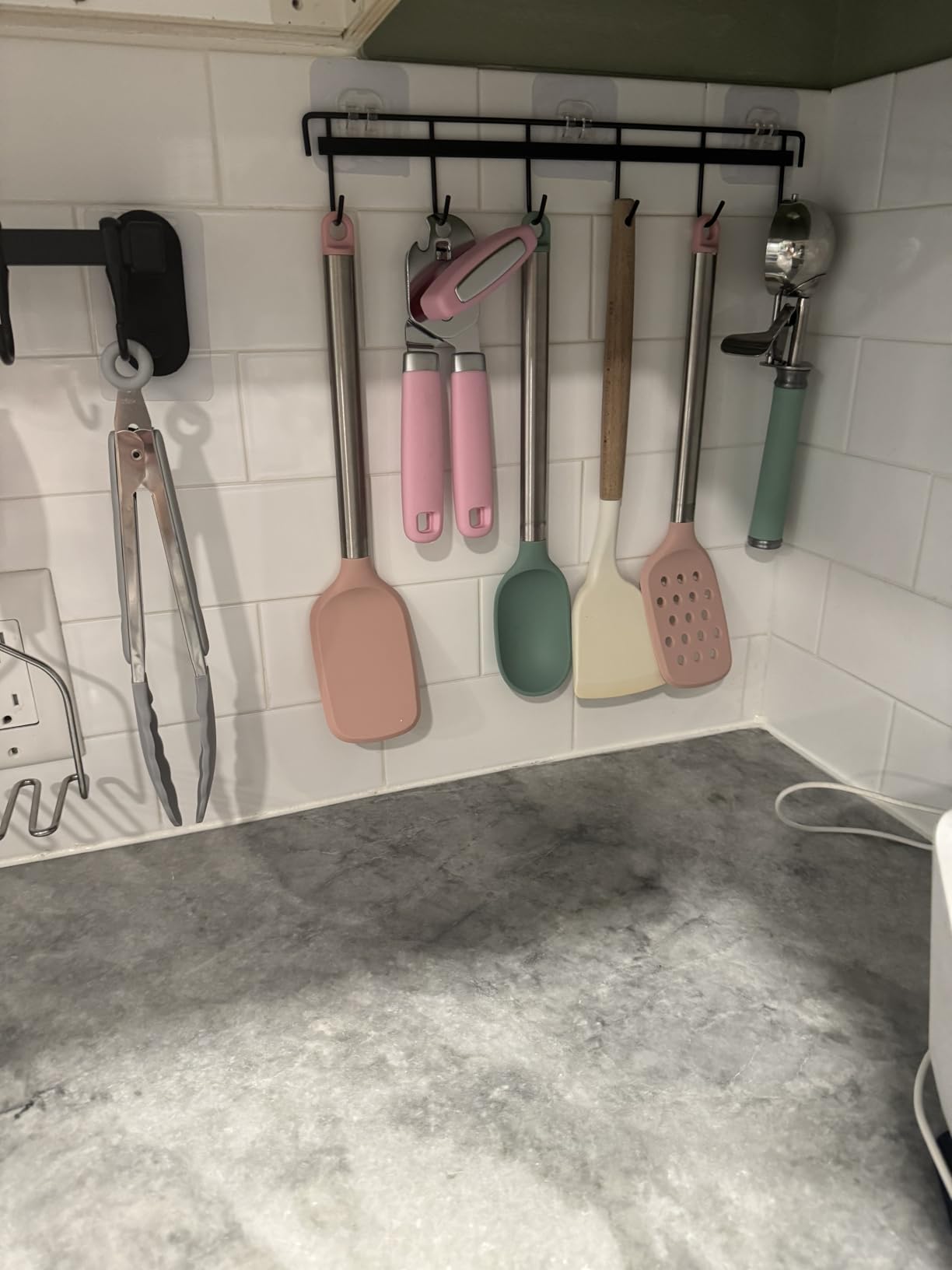 YiZhi Adhesive Wall Hooks Rack Kitchen Rail, Space Saving Utensil Holder No Drilling Wall Mounted Accessory Hanger with 6 Hooks for Kitchen Bathroom Bedroom Pack of 2 (Black) customer photo 2