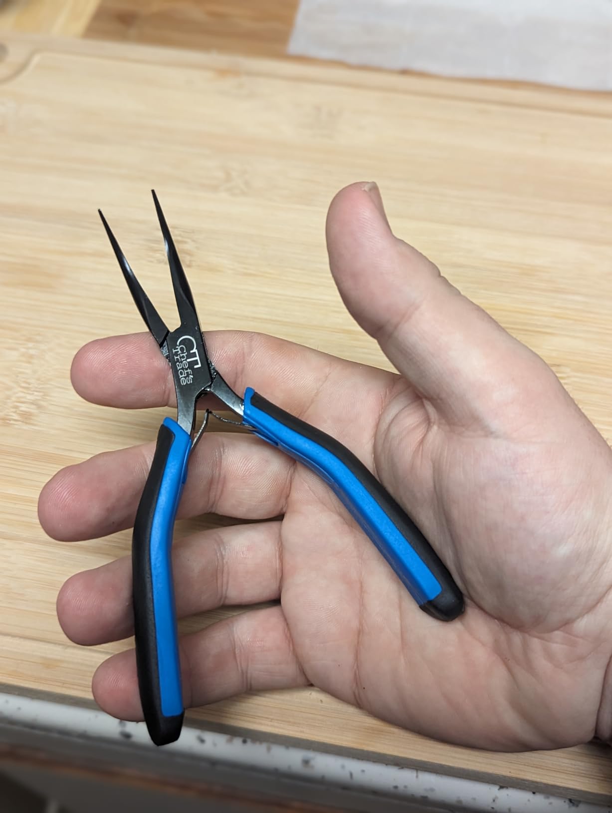 Fish Bone Pliers/Tweezers Stainless Steel Curved With Non-Slip Grip Black customer photo 1