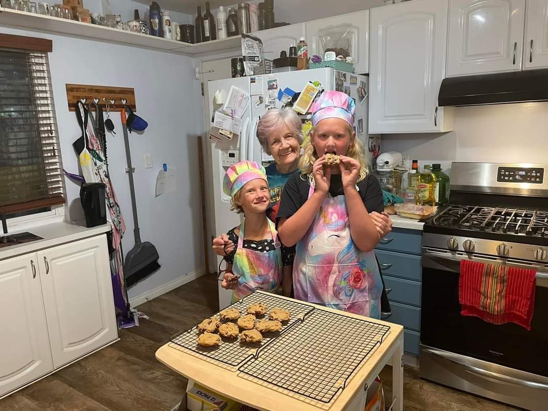 MHJY Kids Apron and Chef Hat Set, Child Aprons for Cooking Baking Painting Cute Toddler Girls Apron with Pockets 3-12 Years customer photo 2