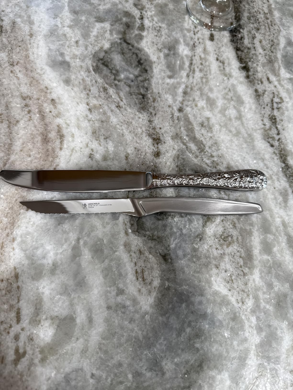 HENCKELS Solution Razor-Sharp Steak Knife Set of 8, German Engineered Informed by 100+ Years of Mastery, Black customer photo 1