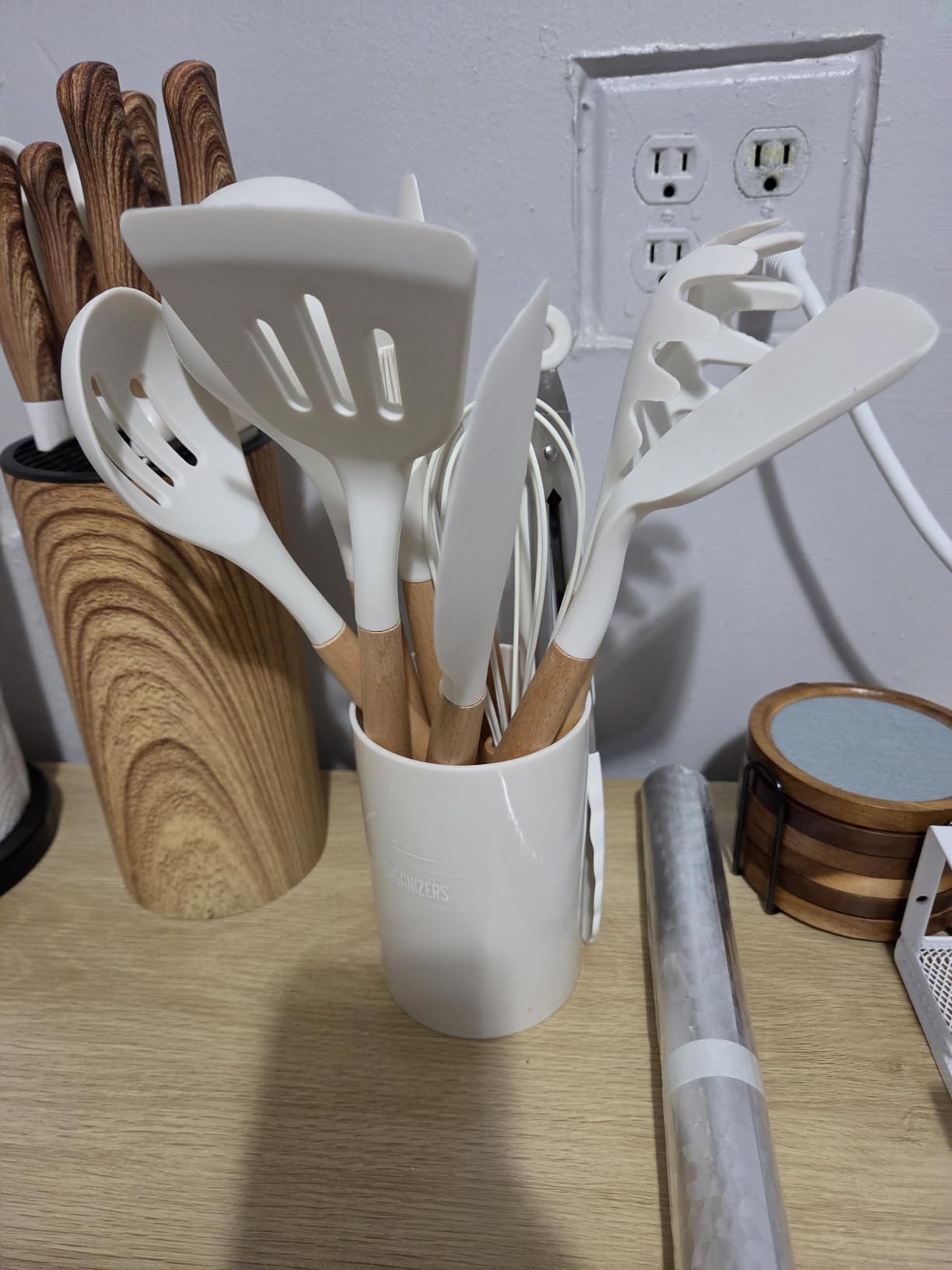 Umite Chef Kitchen Cooking Utensils Set, 33 pcs Non-Stick Silicone Cooking Kitchen Utensils Spatula Set with Holder, Wooden Handle Silicone Kitchen Gadgets Utensil Set (Khaki) customer photo 2