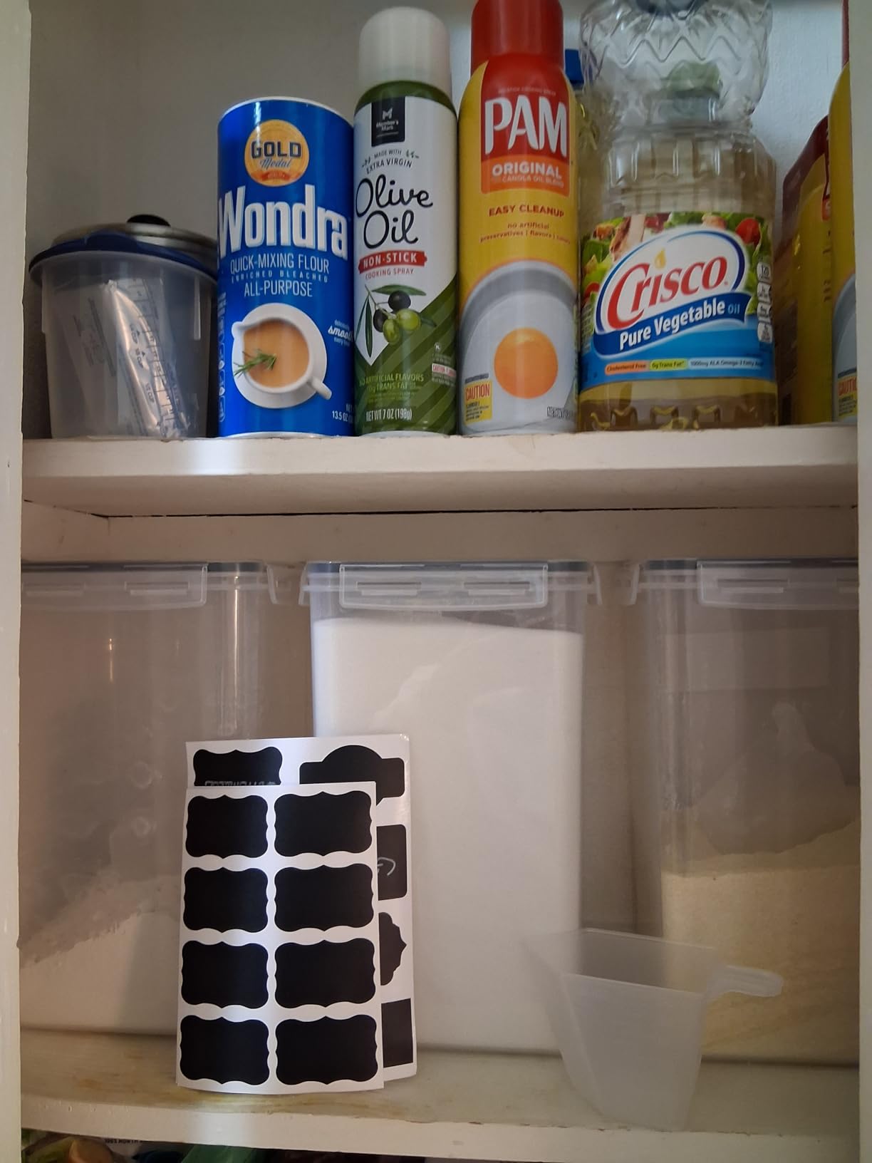 Vtopmart 4 PCS Large Food Storage Containers 5.2L / 175oz, BPA Free Plastic Airtight Canisters for Flour, Sugar, Baking Supplies, Rice with Lids, 4 Measuring Cups and 24 Labels, Black customer photo 1