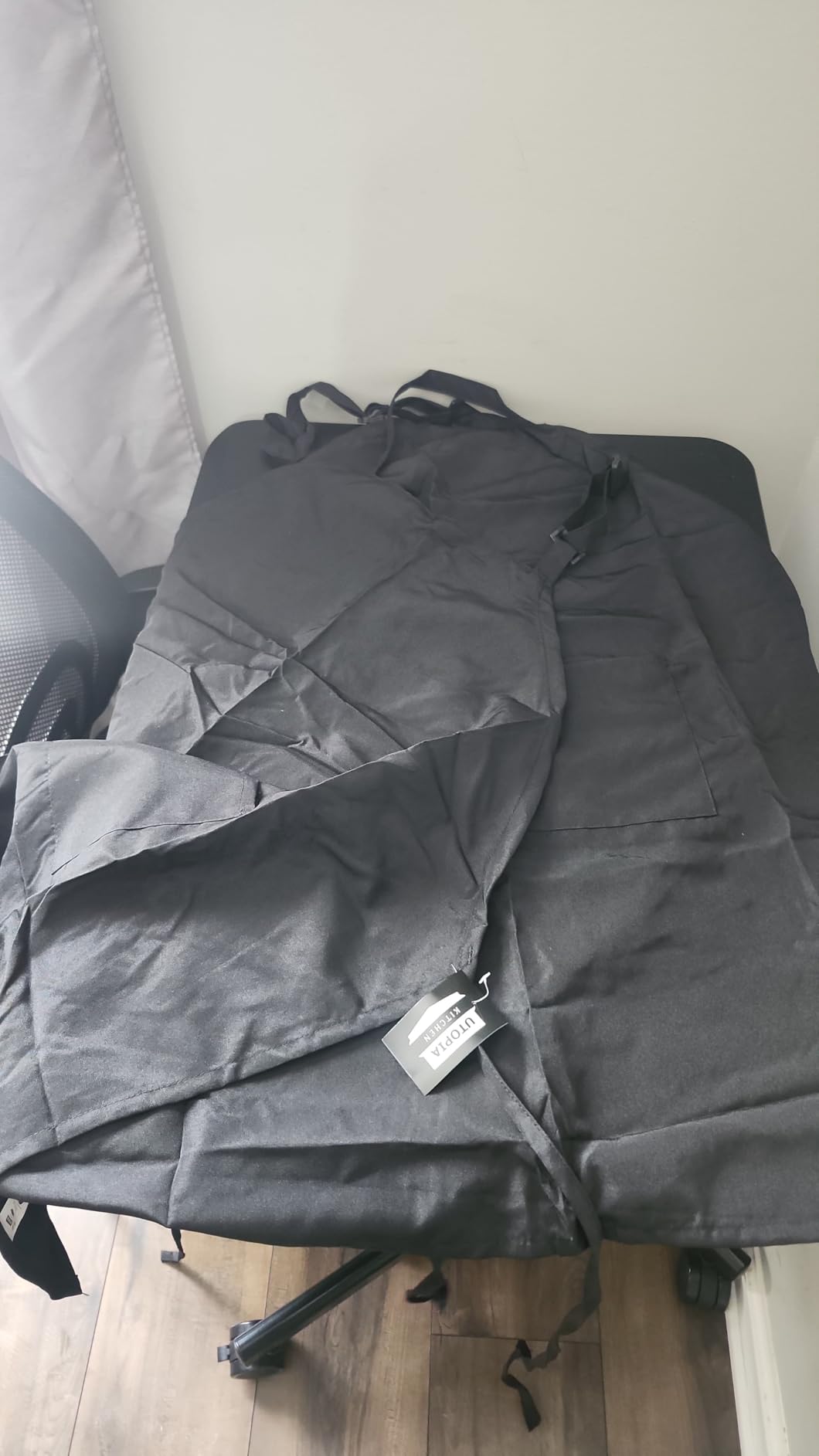 Utopia Kitchen 2 Pack Bib Apron, Adjustable with 2 Pockets, Water and Oil Resistant, Cooking Kitchen Chef Apron for Women Men customer photo 1