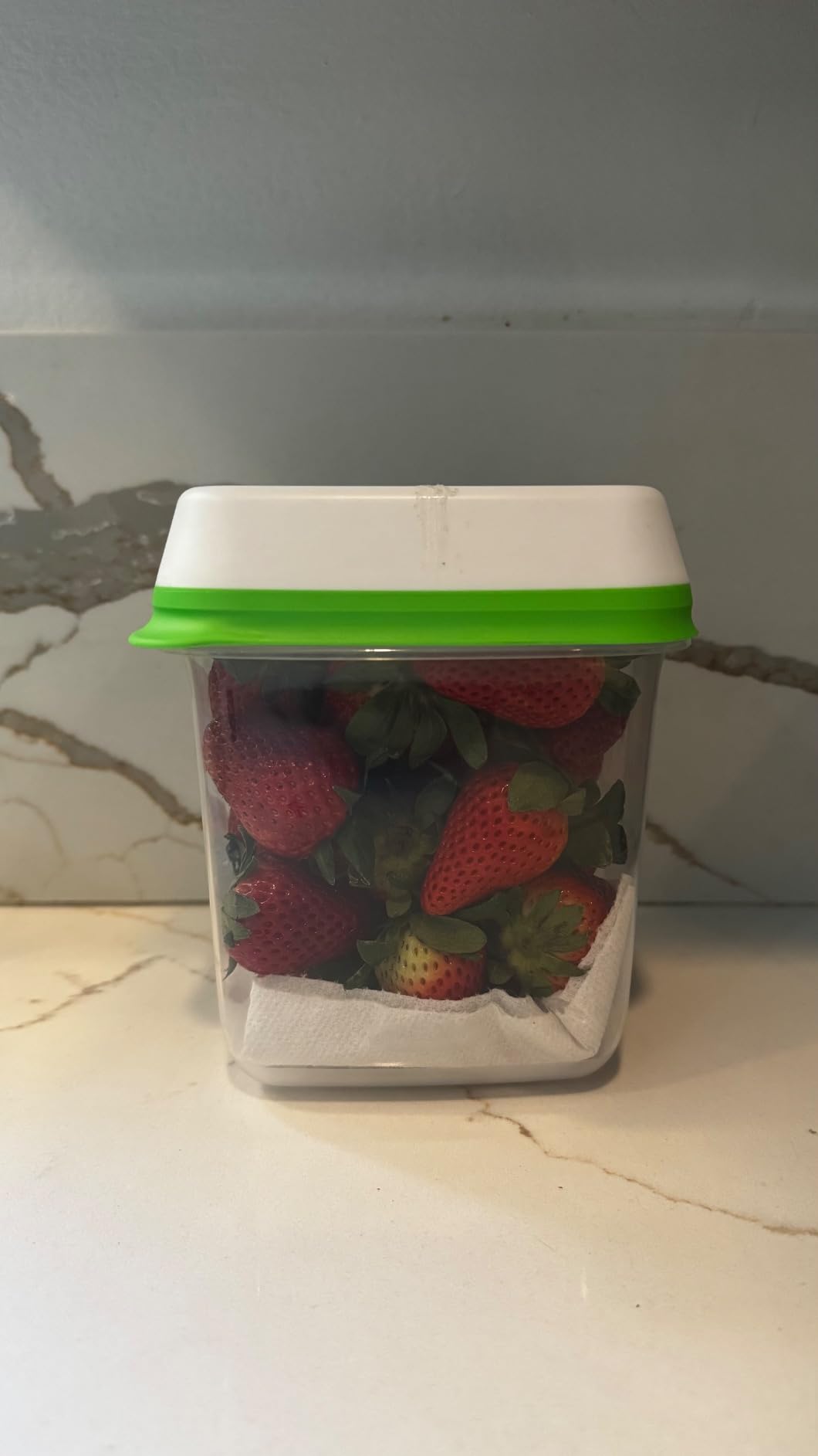 Rubbermaid FreshWorks Produce Saver, Medium and Large Storage Containers, 8-Piece Set, Set of 4, Med & Lg, Clear customer photo 1