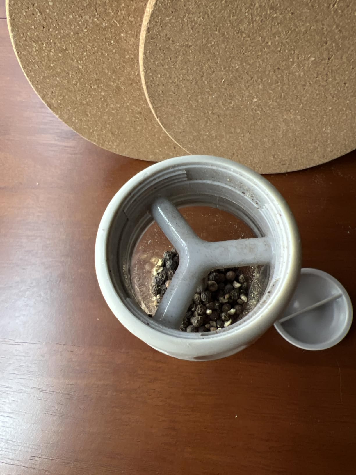 OXO Good Grips Contoured Mess-Free Pepper Grinder, Adjustable Ceramic Grinder with Five Settings, Black Pepper Mill for Home and Kitchen, Spice Tool and Kitchen Gadget customer photo 2