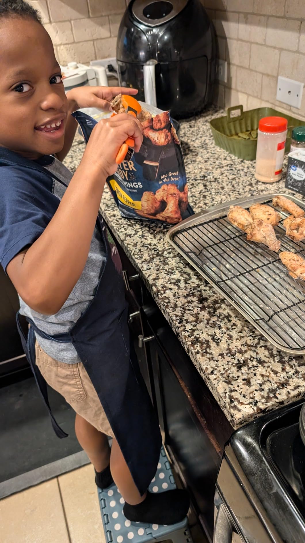 MHJY Kids Apron and Chef Hat for Boys Dinosaur Child Aprons with Pockets,Adjustable Child Apron for Cooking Baking Painting 3-12 Years customer photo 2