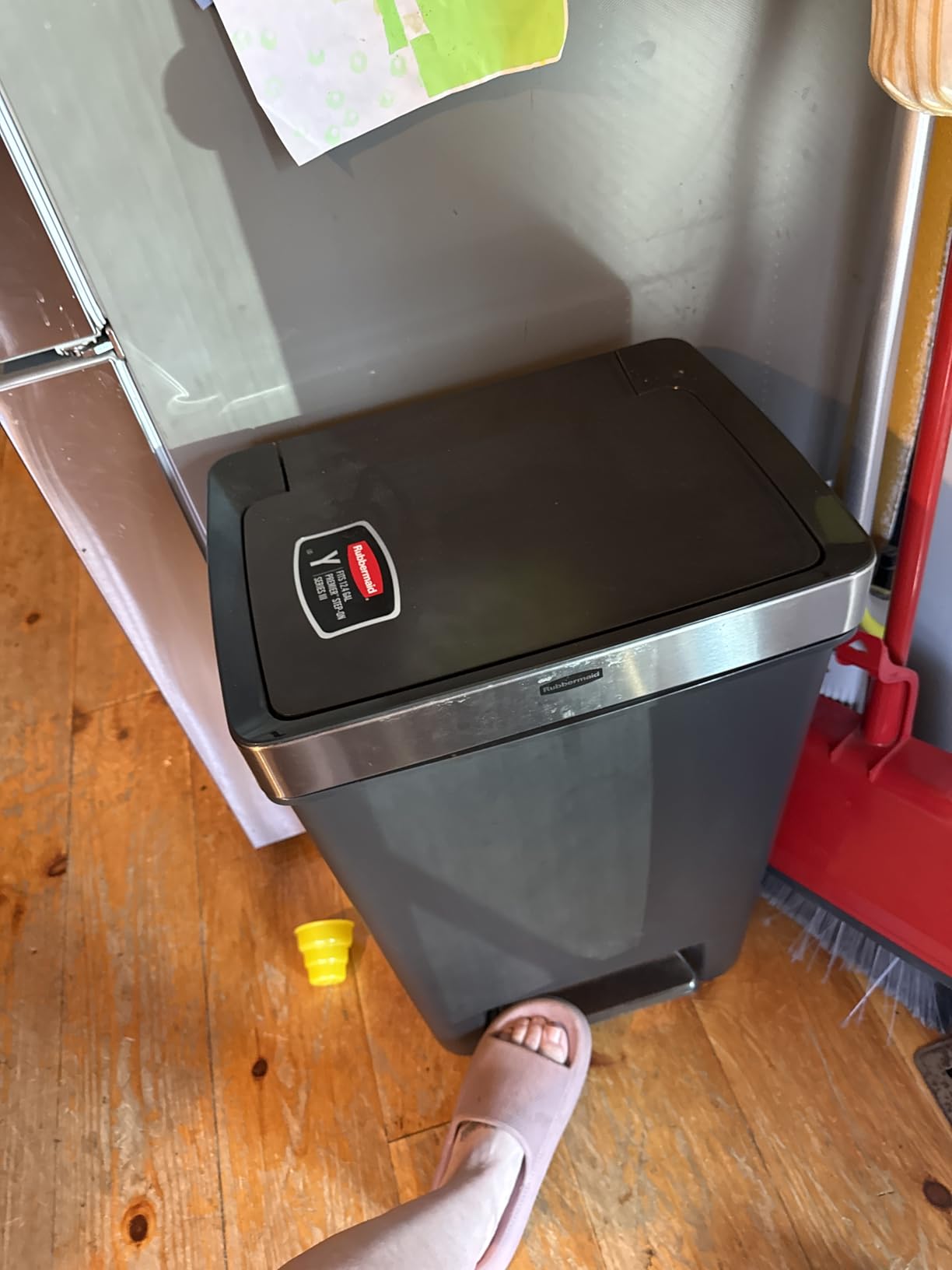 Rubbermaid Premier Series III Step-On Trash Can for Home and Kitchen, with Stainless Steel Rim, 12.4 Gallon, Charcoal customer photo 2