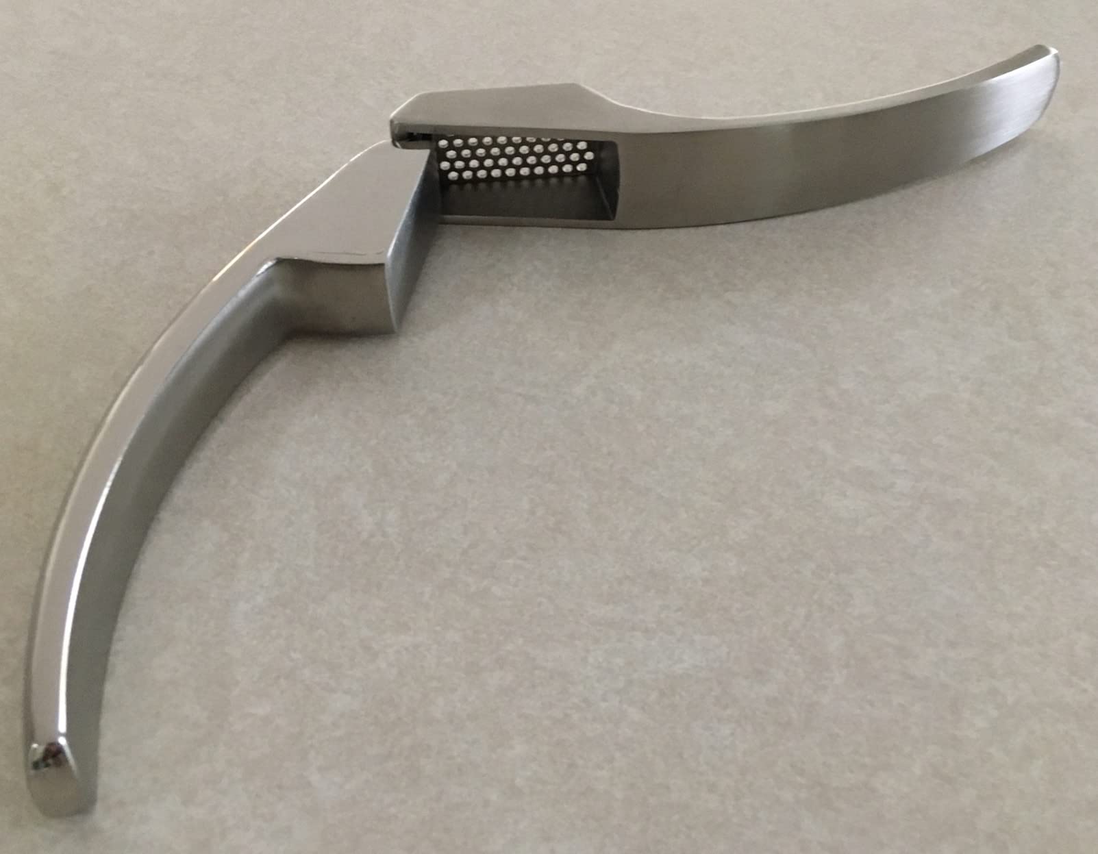 No Peeling Required Garlic Press Stainless Steel with Detachable Handle for Fine Mincing-Premium Garlic Mincer Tool, Rust-Proof, Easy to Clean, Dishwasher Safe Garlic Crusher with Lifetime Replacement customer photo 2