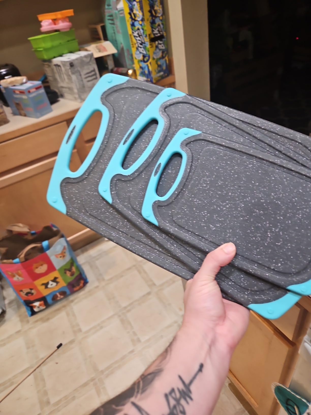 Viretang Plastic Cutting Boards Set of 3 Extra Large for Kitchen, Thick Chopping Board with Deep Juice Grooves, Non‑Slip Feet, Easy Grip Handle, BPA Free, Dishwasher Safe,Black customer photo 1