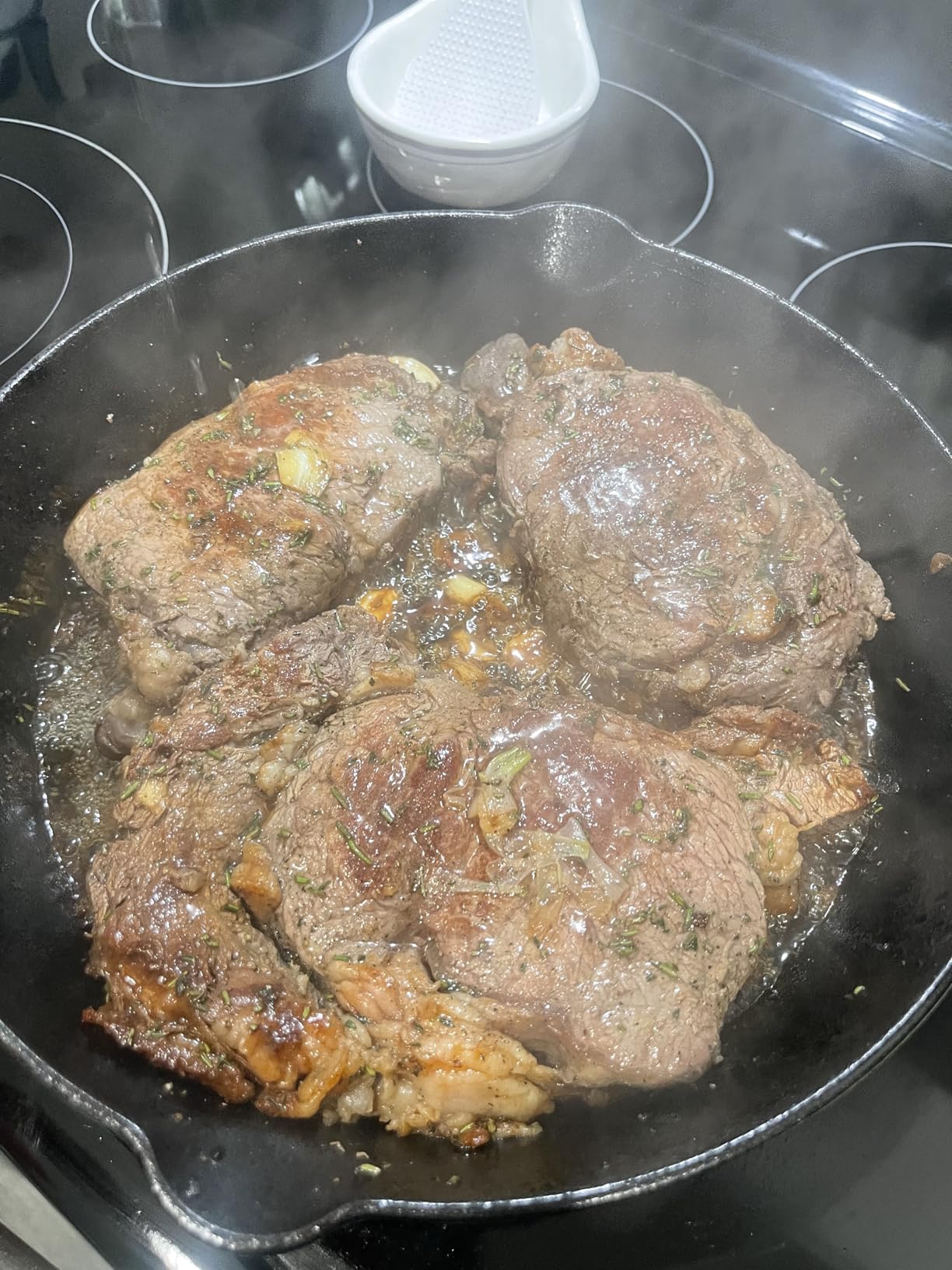 Cuisinel Cast Iron Skillet with Lid - 12-inch Pre-Seasoned Covered Frying Pan Set + Silicone Handle & Lid Holders + Scraper/Cleaner - Indoor/Outdoor, Oven, Stovetop, Camping Fire, Grill Safe Cookware customer photo 2