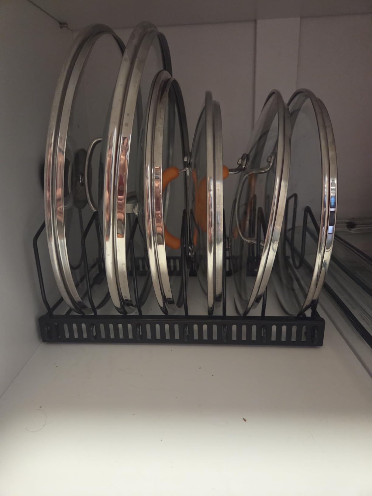 Toplife Pot Lids Organizer Rack for Cabinet and Countertop, 7+ Pan Lids and Bakeware Organizer Rack Holder with 7 Adjustable Compartments - Black customer photo 1