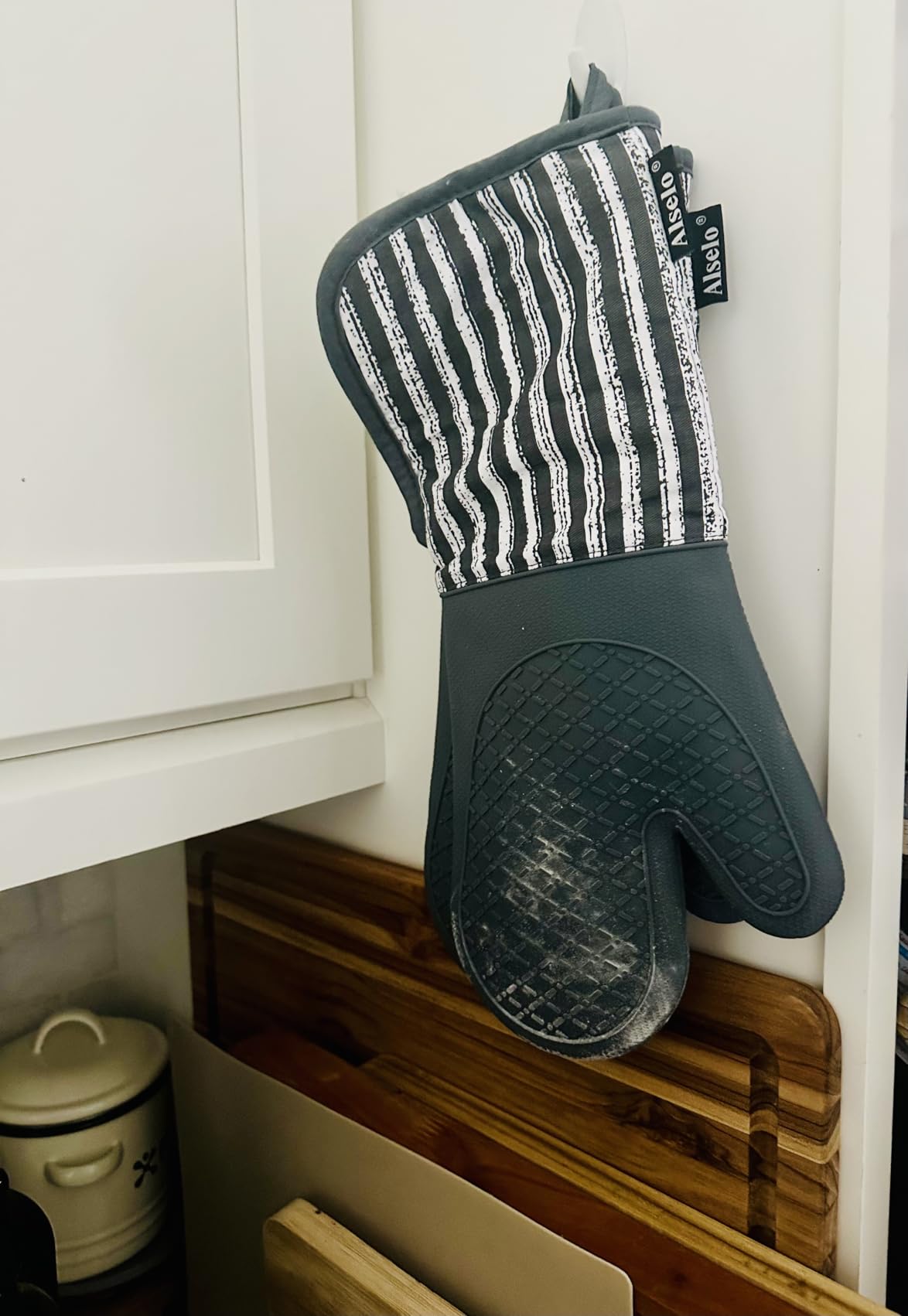 Alselo Silicone Oven Mitts Heat Resistant 932℉ with Waterproof & Non-Slip Kitchen Mittens, Set of 2 Extra Long Oven Gloves with Soft Cotton Terry Lining for Baking Cooking Barbecue customer photo 1
