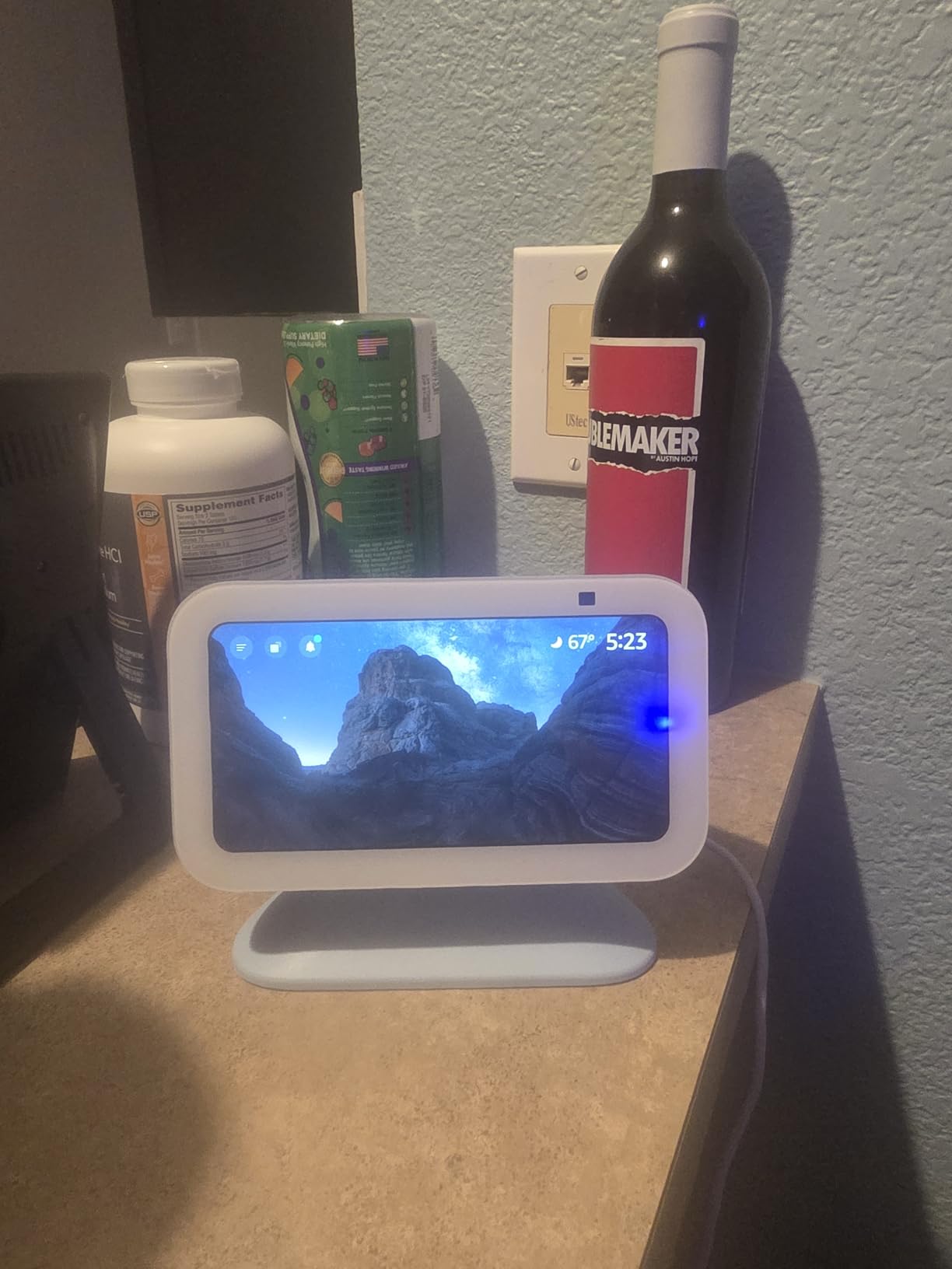 Amazon Echo Show 5 (newest model), Smart display, Designed for Alexa+, 2x the bass and clearer sound, Charcoal customer photo 2