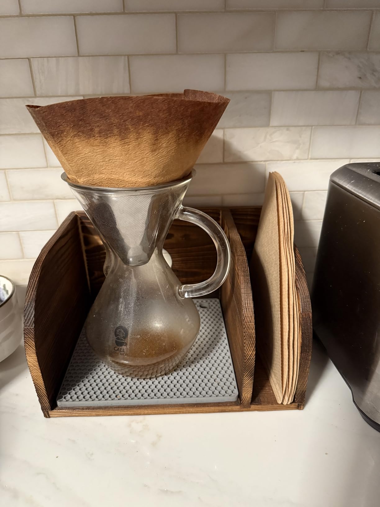 ELLDOO Vintage Wood Coffee Organizer Stand, Compatible with Chemex Coffee Makers, Holds Coffee Maker and Coffee Paper Filters, Fits Collar and Handle Carafes, with Grey Silicone Dripper Mat customer photo 1