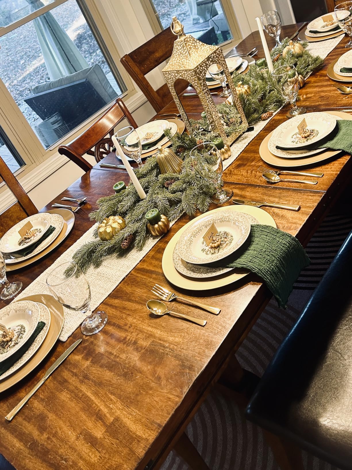 ZEAYEA 12 Pack Gold Charger Plates, 13 Inch Plastic Round Dinner Charger Plates for Wedding Party, Elegant Tabletop Decor customer photo 1