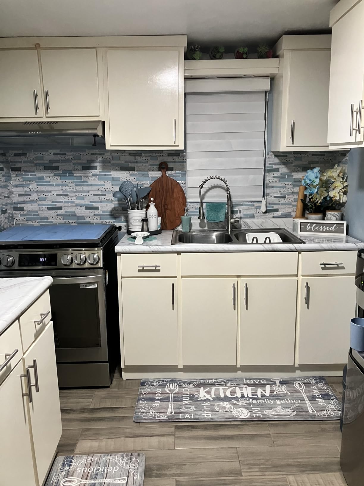 HEBE Kitchen Rugs Set of 2, Cushioned Anti Fatigue Kitchen Mats for Floor, Non Slip Waterproof Comfort Standing Desk Mat Carpet for Sink, Stove, Laundry Room, Brown customer photo 1