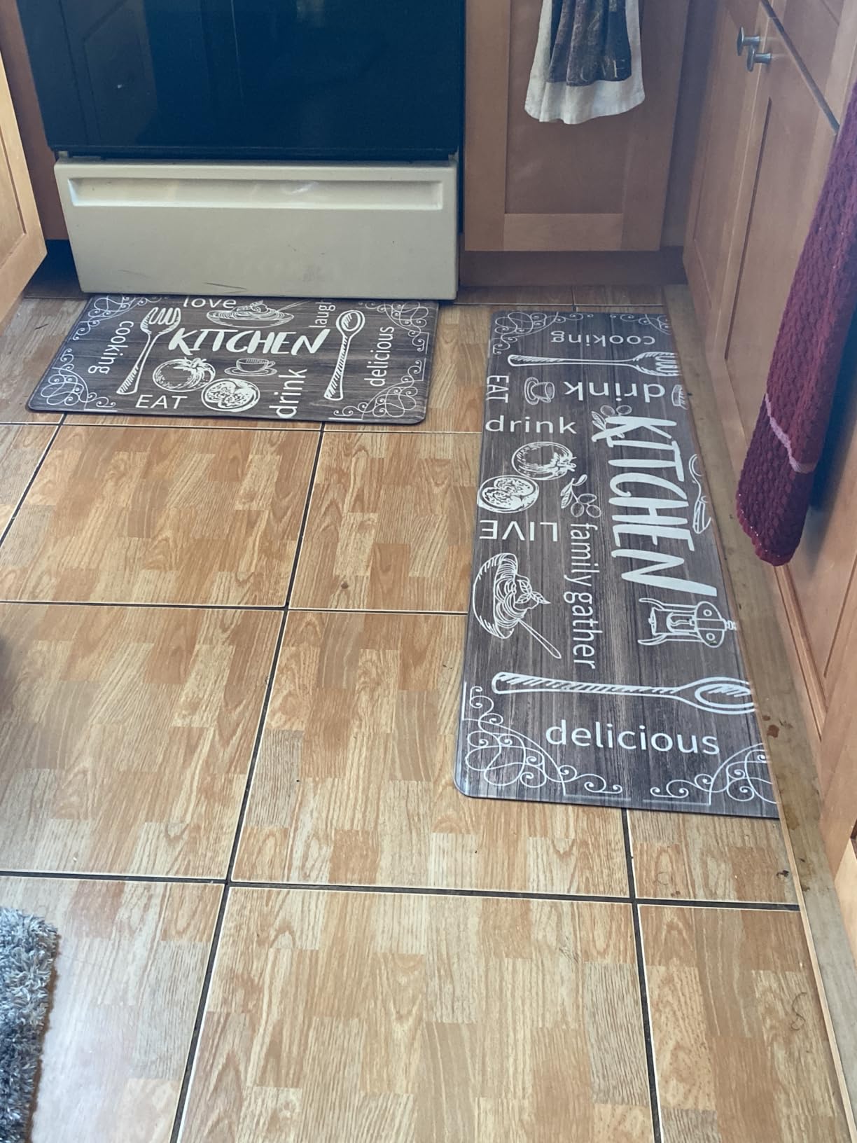 HEBE Kitchen Rugs Set of 2, Cushioned Anti Fatigue Kitchen Mats for Floor, Non Slip Waterproof Comfort Standing Desk Mat Carpet for Sink, Stove, Laundry Room, Brown customer photo 2