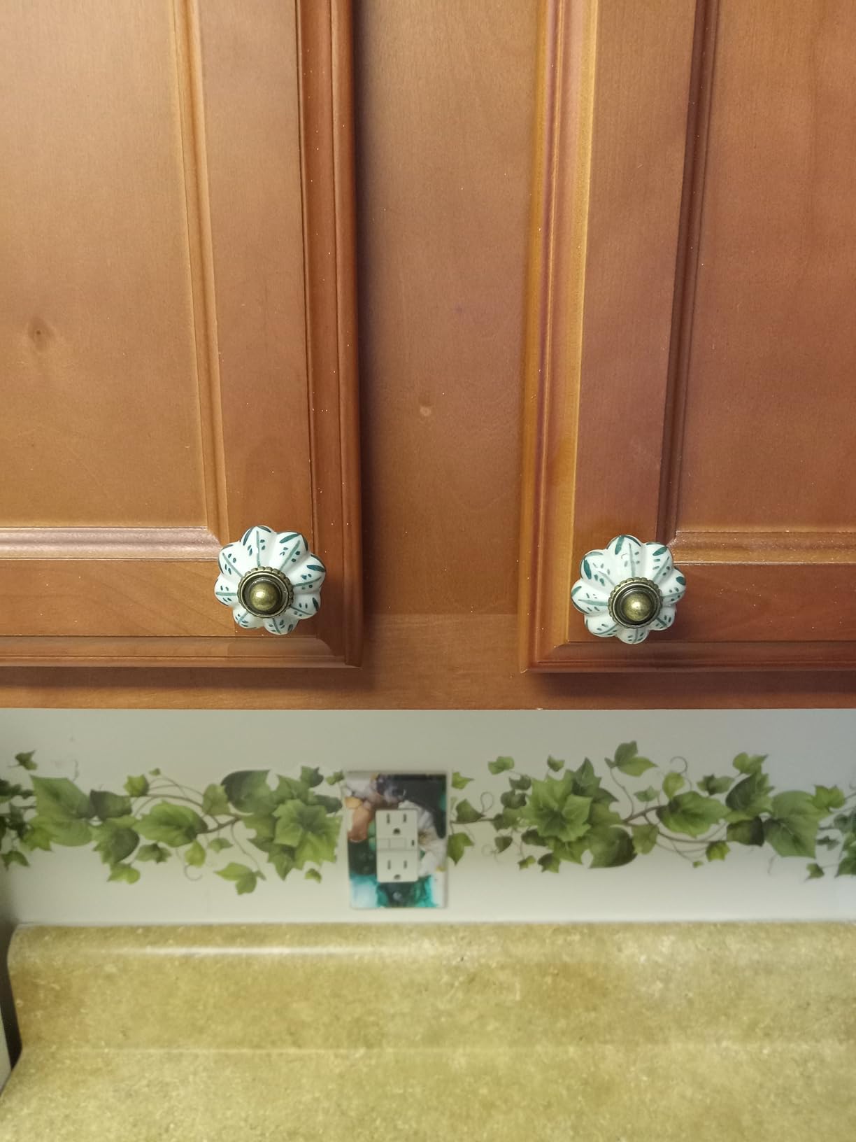 12pcs Ivory Pumpkin Knobs Vintage Ceramic Cabinet Knobs Dresser Drawer Door Knobs Drawer Pulls with Mounting Screws Leaf Pattern customer photo 1