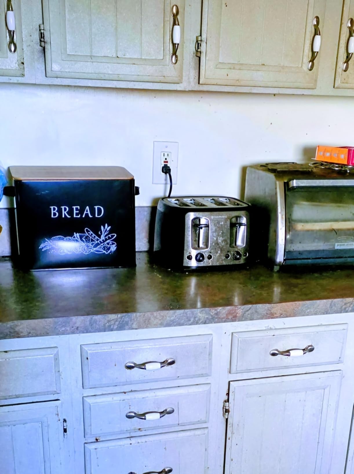 E-far Bread Box for Kitchen Countertop, Metal Bread Storage Container Bin with Bamboo Lid for Cutting Bread, Extra Large & Farmhouse Style, 13