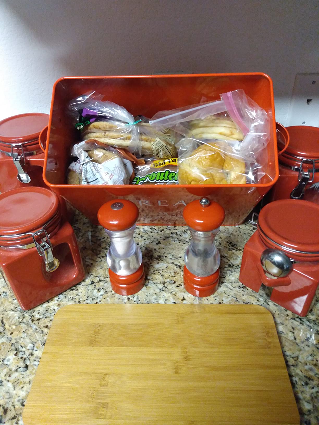 E-far Bread Box for Kitchen Countertop, Metal Bread Storage Container Bin with Bamboo Lid for Cutting Bread, Extra Large & Farmhouse Style, 13