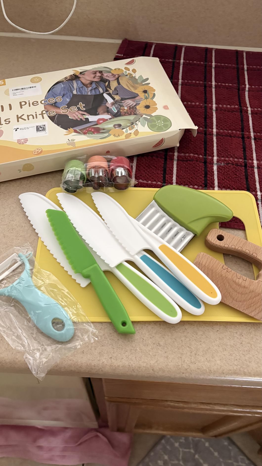 RISICULIS 11 Pieces Wooden Kids Kitchen Knife, Kids Kitchen Set Include Wood Knife, Serrated Edges Plastic Toddler Knife, Kids Kitchen Accessories, Montessori Cooking Christmas Gifts for Boys Girls customer photo 2