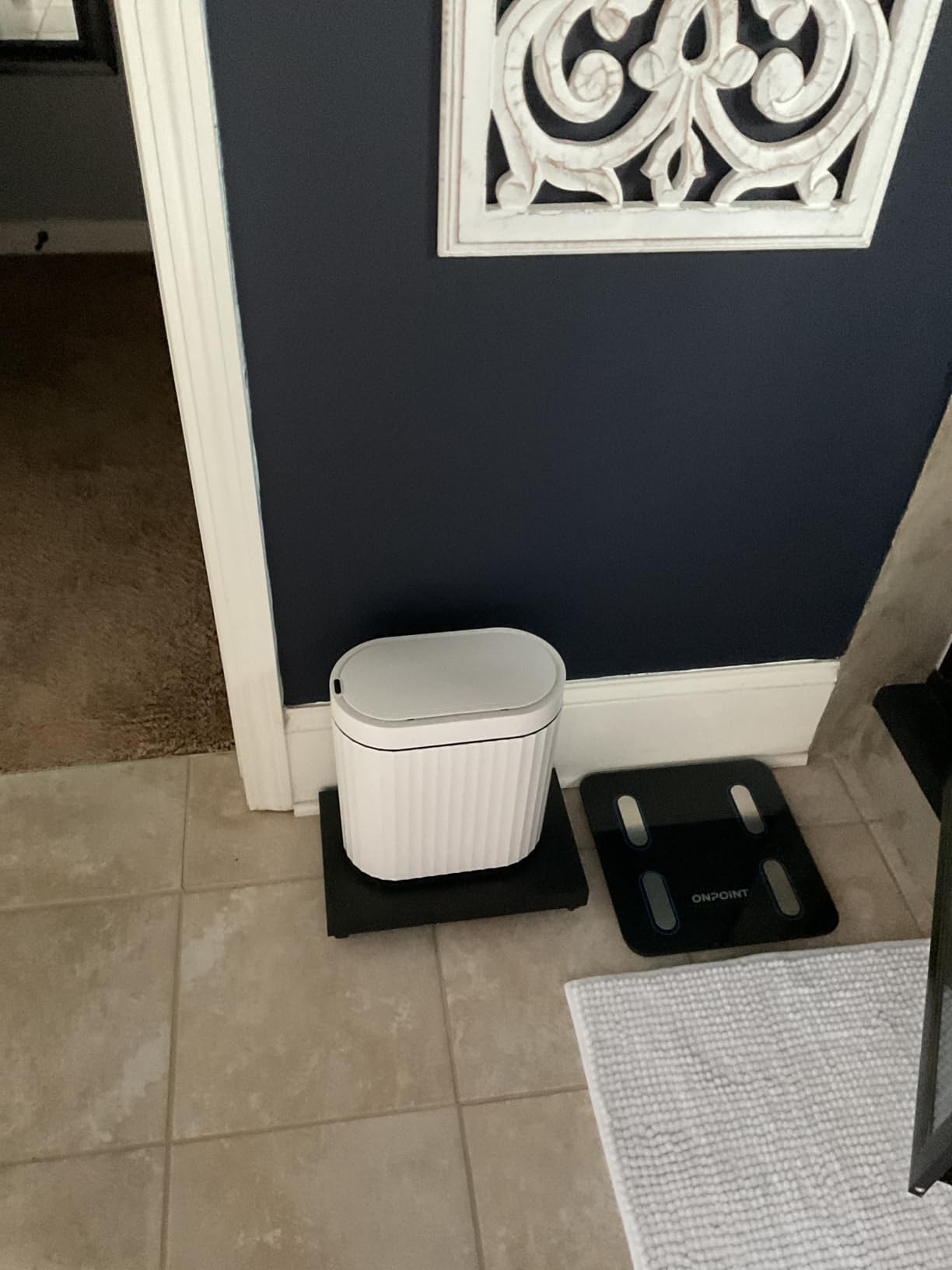 ELPHECO Bathroom Trash Can with Lid 2 Gallon Sensor Garbage Can, Automatic Trash Bin, Motion Sensor Trash Can, IPX5 Waterproof Plastic Wastebasket for Bathroom, Bedroom, Kitchen, Office, White Gold customer photo 1