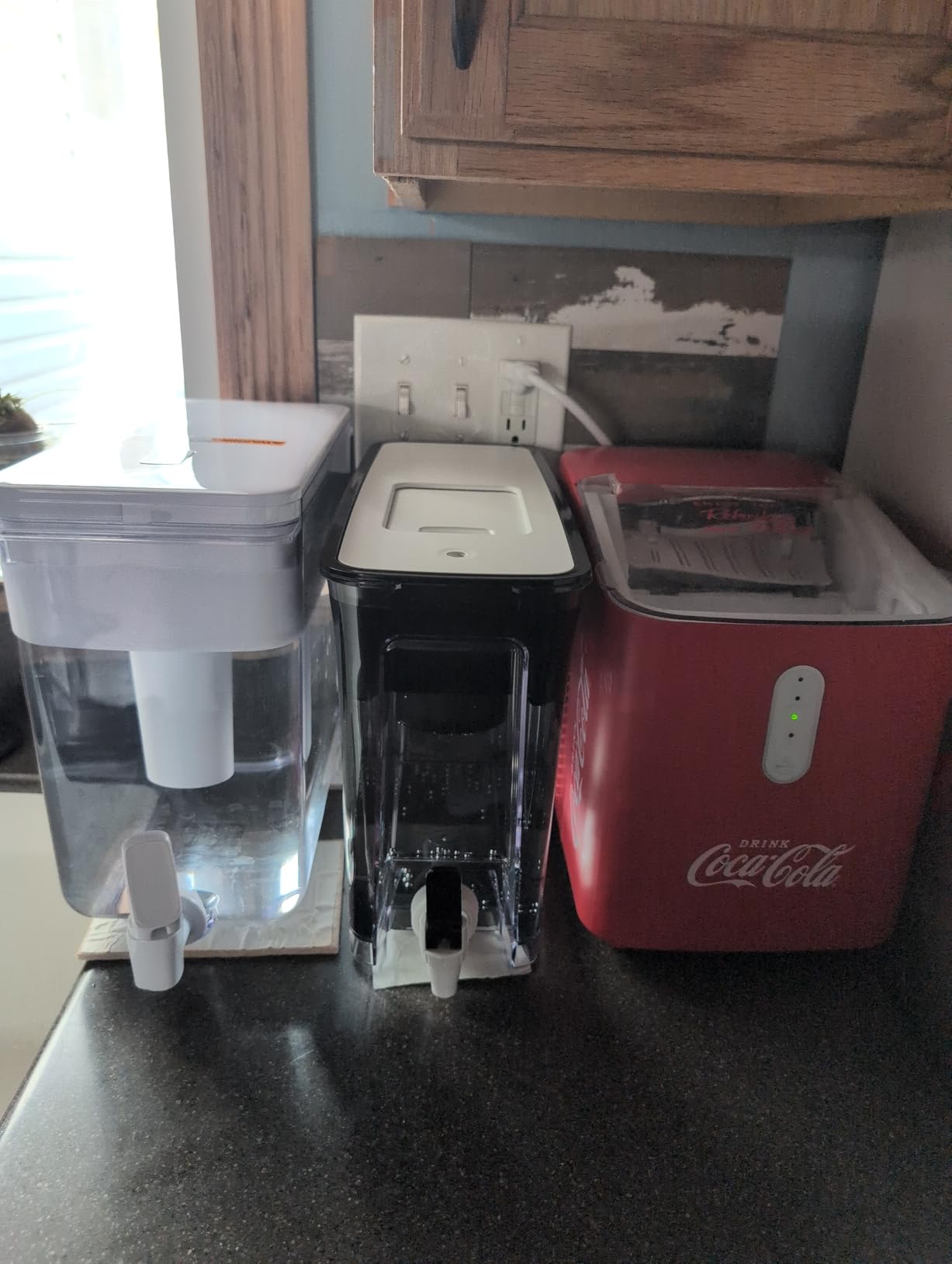 Waterdrop 35-Cup Slim Water Filter Dispenser, Large Capacity Water Filter Pitcher, 200-Gallon Long-Life, 5X Lifetime, Reduces Chlorine, PFOA/PFOS and More, BPA Free, Black (with 1 Filter) customer photo 2