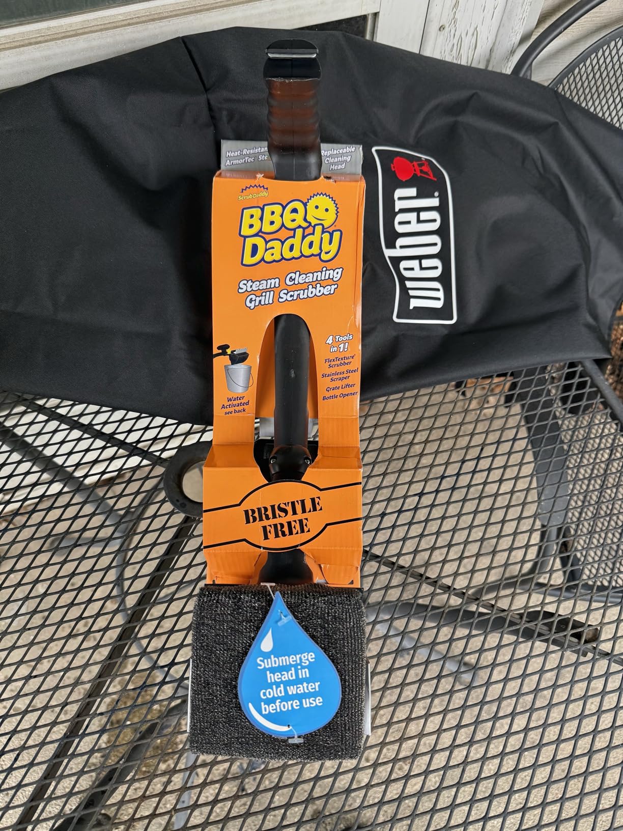 Scrub Daddy BBQ Daddy Grill Brush for Outdoor Grill - Bristle Free Grill Brush with Steel Grill Scraper + Scrub Brush - Temperature Controlled Scrubbing Power for Grill Cleaning (1 Count) customer photo 1