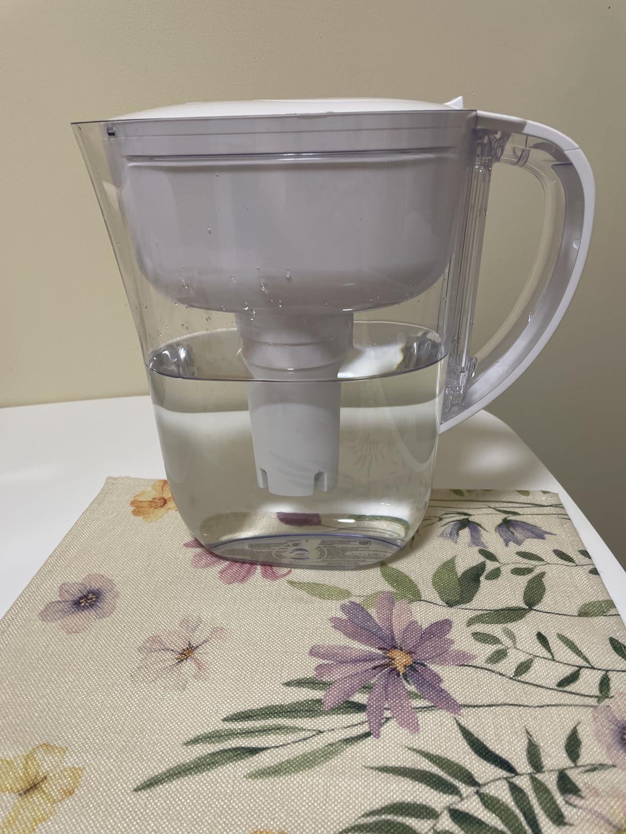 Brita Metro Water Filter Pitcher with SmartLight Change Indicator, BPA-Free, Replaces 1,800 Plastic Water Bottles a Year, Lasts Two Months, Includes 1 Filter, Small - 6-Cup Capacity, White customer photo 2