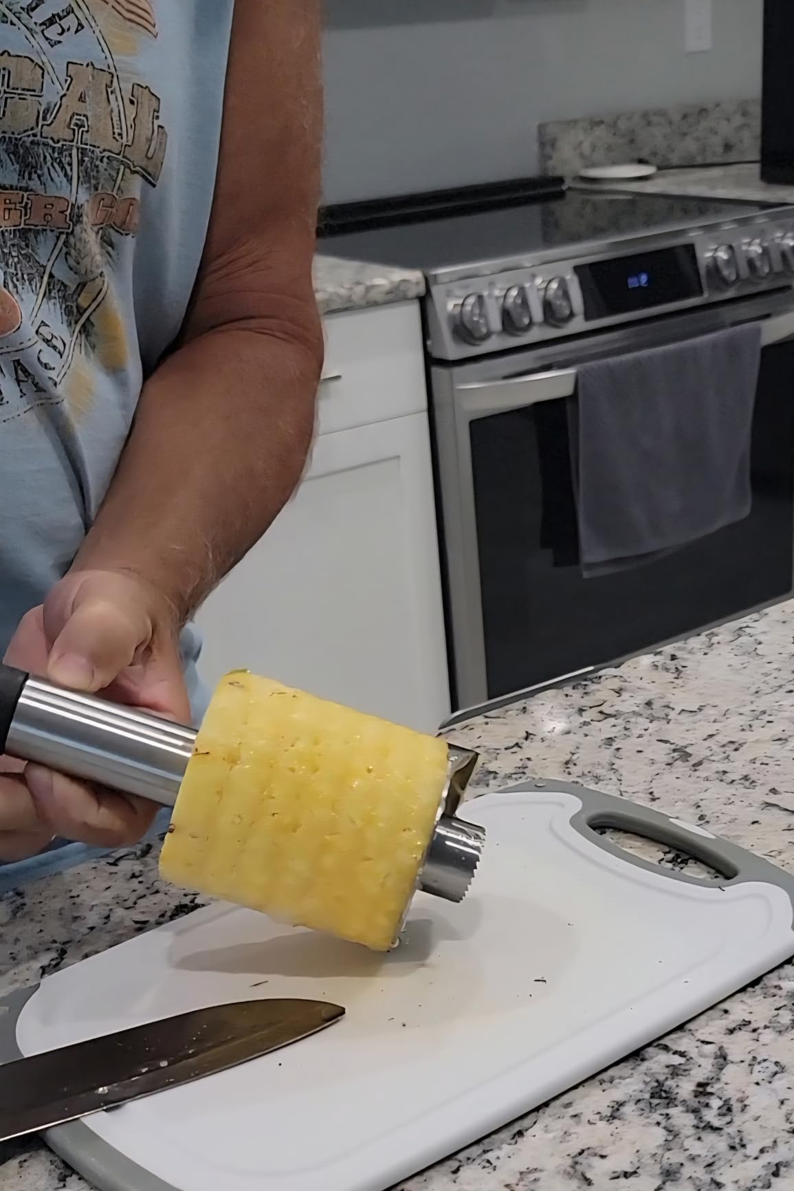 OOKUU Pineapple Corer Cutter, Stainless Steel Fruit Pineapple Peeler Slicer [Upgraded, Reinforced, Thicker Blade], Pineapple Core Remover with Measure Mark, Kitchen Tool for Diced Pineapple Rings customer photo 1