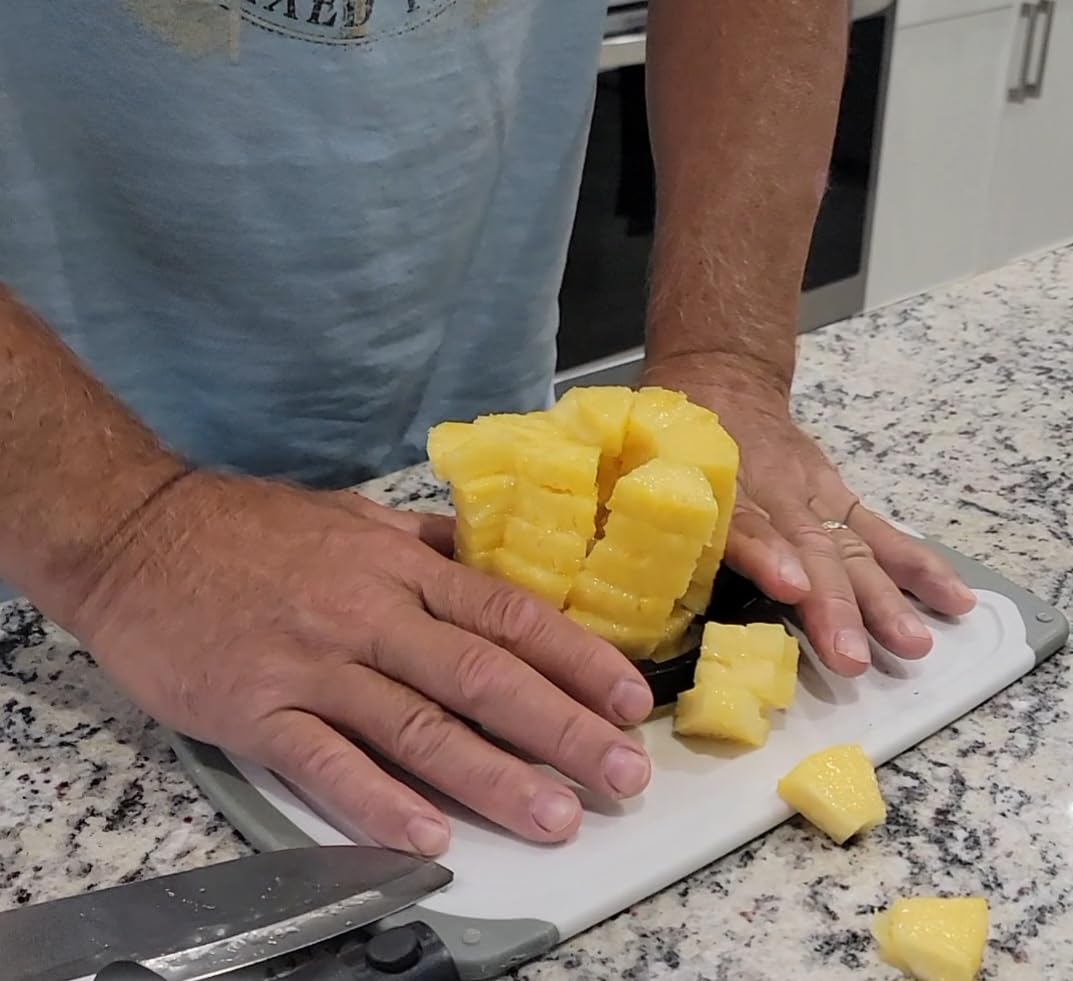 OOKUU Pineapple Corer Cutter, Stainless Steel Fruit Pineapple Peeler Slicer [Upgraded, Reinforced, Thicker Blade], Pineapple Core Remover with Measure Mark, Kitchen Tool for Diced Pineapple Rings customer photo 2