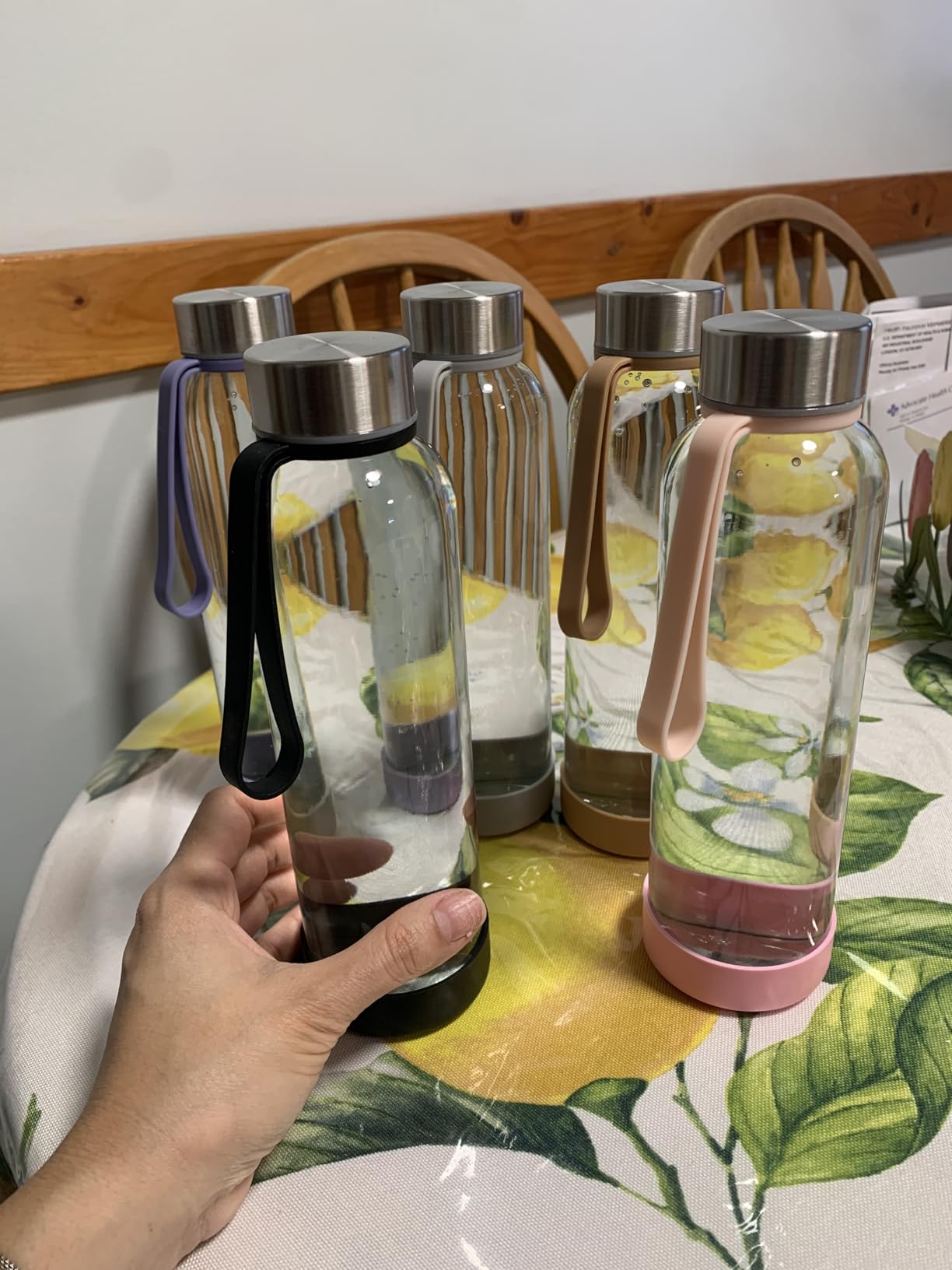 Sursip 18oz Glass Water Bottle Set of 6, Clear glass juice bottle for juicing, Reusable Drinking Bottles with Stainless Steel Lid, Beverage Storage Containers for Refrigerator-BPA Free, Leak Proof customer photo 2