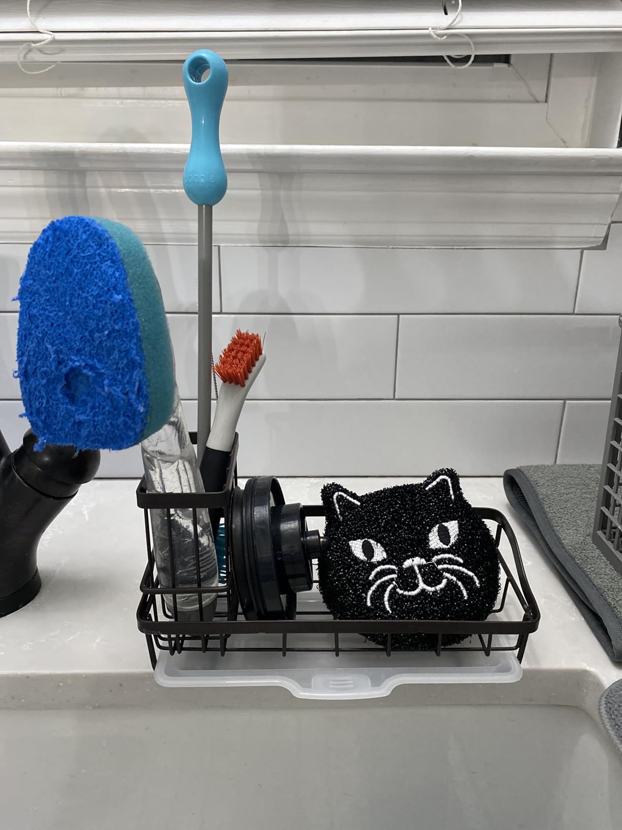 Consumest Sponge Holder for Kitchen Sink - Kitchen Sink Caddy Organizer with Removable Drip Tray for Countertop Dish Soap Dispenser Brush Storage Accessories 304 Stainless Steel - Black customer photo 2