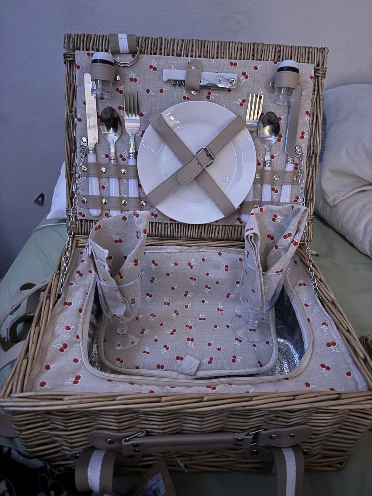 19Pcs Picnic Basket for 2 with Insulated Liner and Waterproof Picnic Blanket Wine Pouch, Large Wicker Picnic Hamper customer photo 1