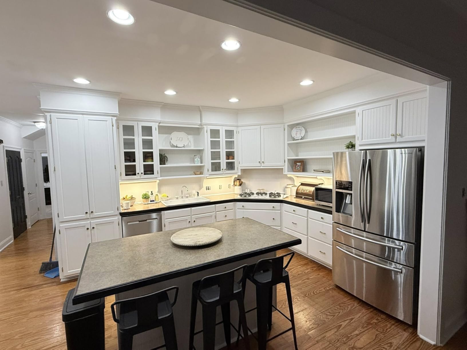 Ravinte 30 Pack Solid Knobs Kitchen Cabinet Round Pulls Dresser Handles Gold Cupboard Hardware Brushed Brass Door Drawer Knobs customer photo 1