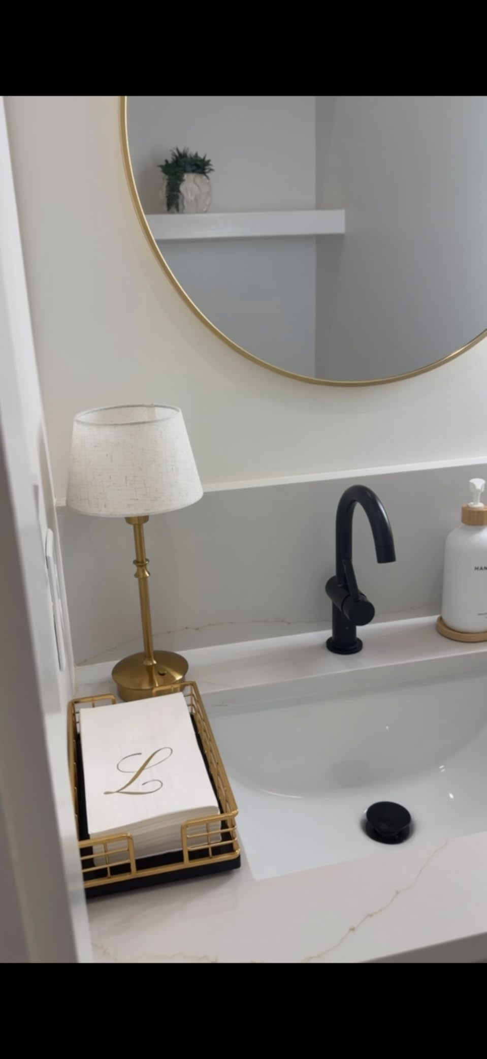 Wican Napkin Holder for Table, Bamboo Iron Standing Napkin Dispenser for Kitchen Dining Farmhouse Cocktail Picnic Bar Rustic Wood Holders for Paper Mail Bills Suitable for All Dining Room Decors Black customer photo 1