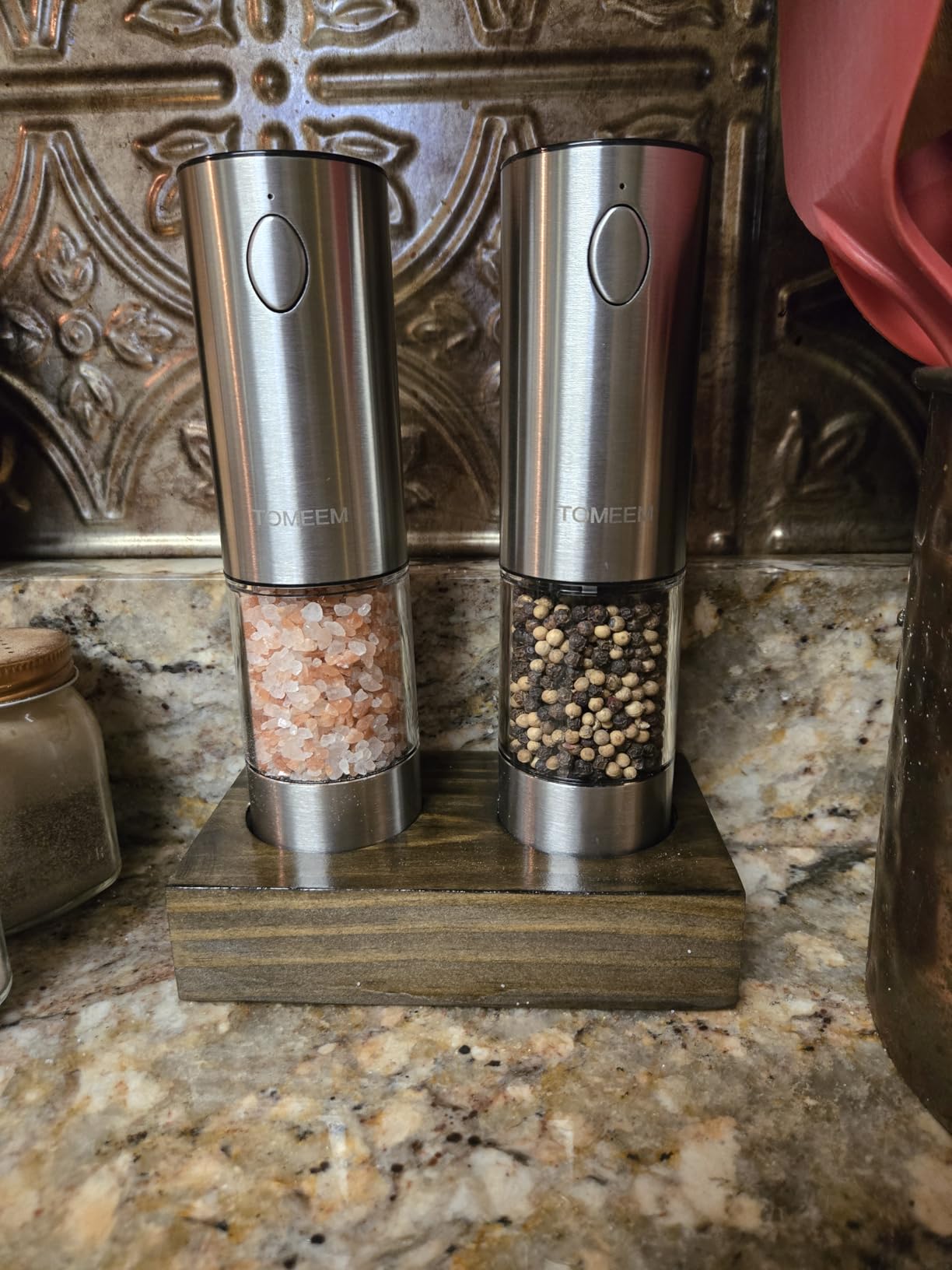 TOMEEM Upgraded Larger Capacity Electric Salt and Pepper Grinder Set Rechargeable with LED lights, Stainless Steel Automatic Pepper and Salt Grinder Refillable with 5 Adjustable Coarseness customer photo 2