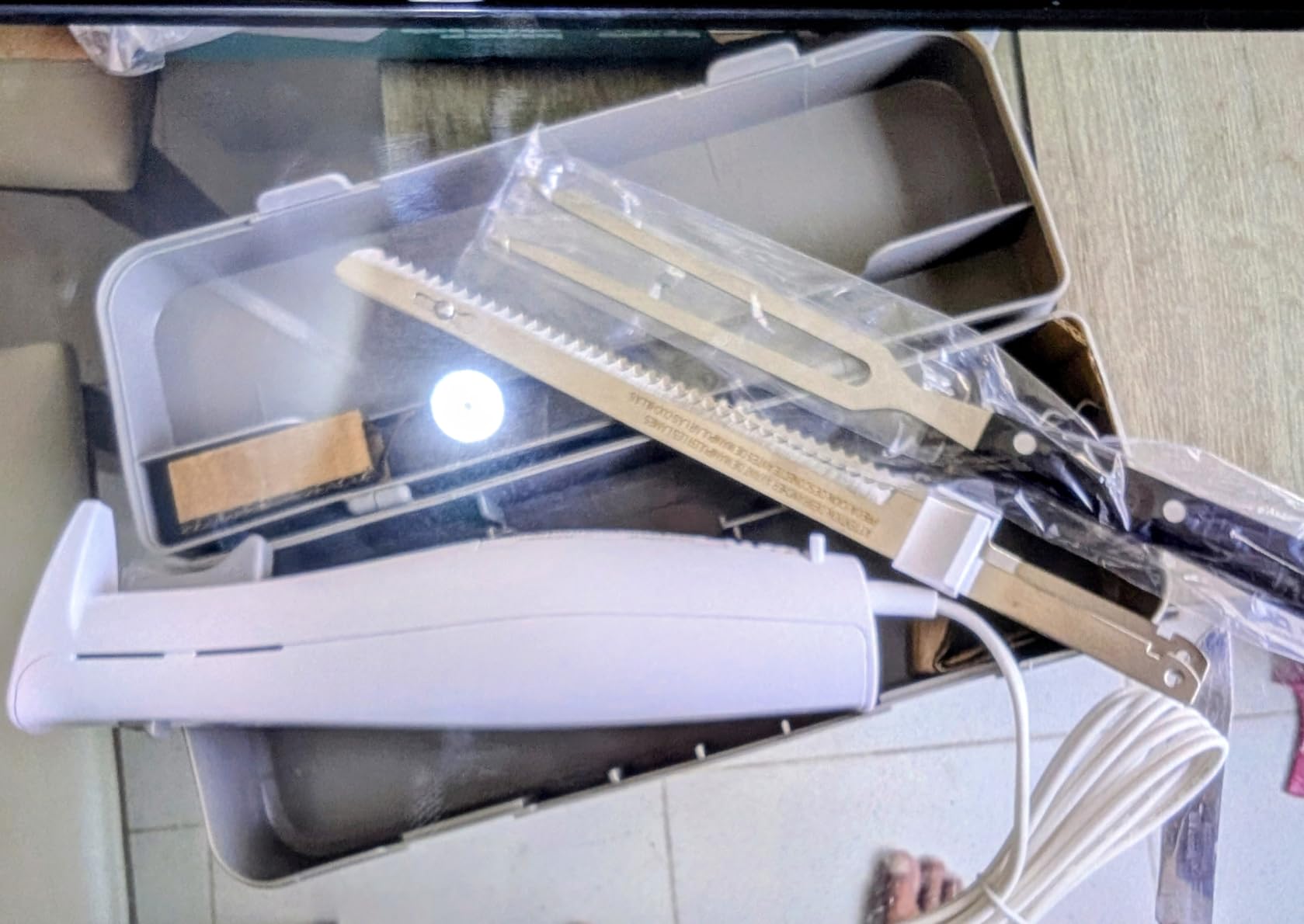 Hamilton Beach Electric Knife Set for Carving Meats, Poultry, Bread, Crafting Foam & More, Reciprocating Serrated Stainless Steel Blades, Ergonomic Design Storage Case + Fork Included, 5 Foot Cord customer photo 1