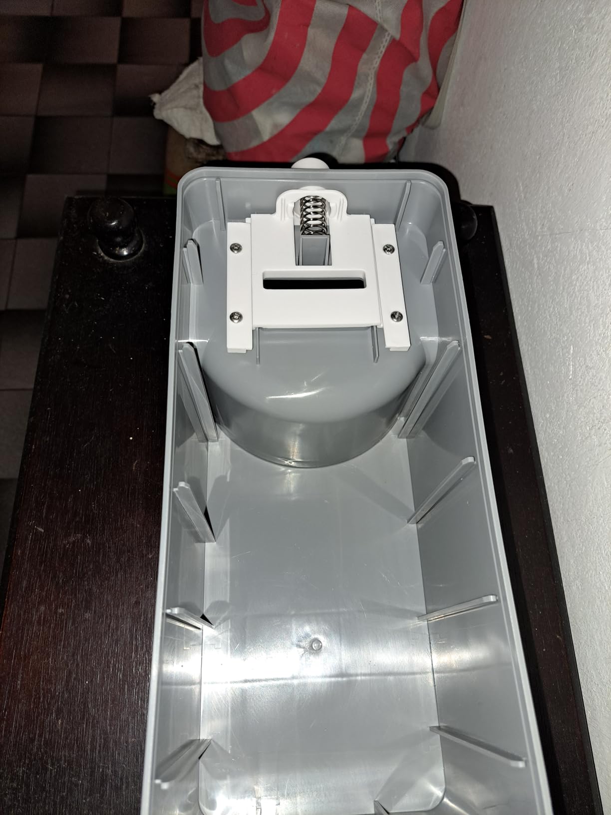 Lifewit Rice Dispenser 25 Lbs(11.3kg), Rice Storage Container Sealed Moisture Proof with Measuring Cup for Kitchen Pantry Household, BPA-Free, 1 Pack Grey customer photo 2