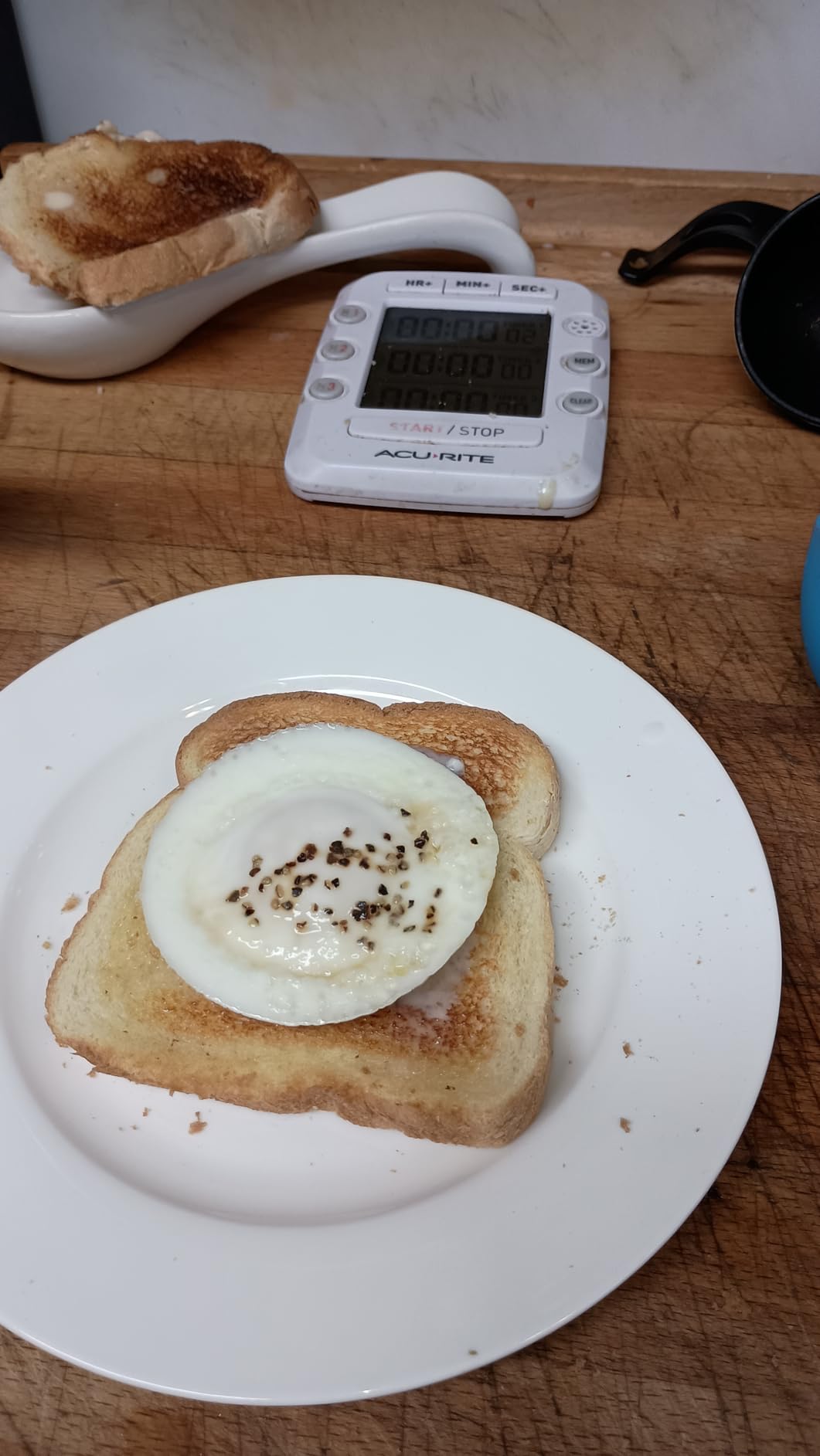 YomiFamily 4 Pack Silicone Egg Poacher Cups with Ring Standers, Nonstick Egg Poaching Cups for Air Fryer, Baking oven or Stovetop Cooking, BPA Free customer photo 1