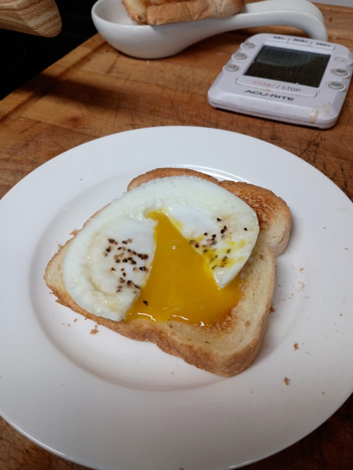 YomiFamily 4 Pack Silicone Egg Poacher Cups with Ring Standers, Nonstick Egg Poaching Cups for Air Fryer, Baking oven or Stovetop Cooking, BPA Free customer photo 2