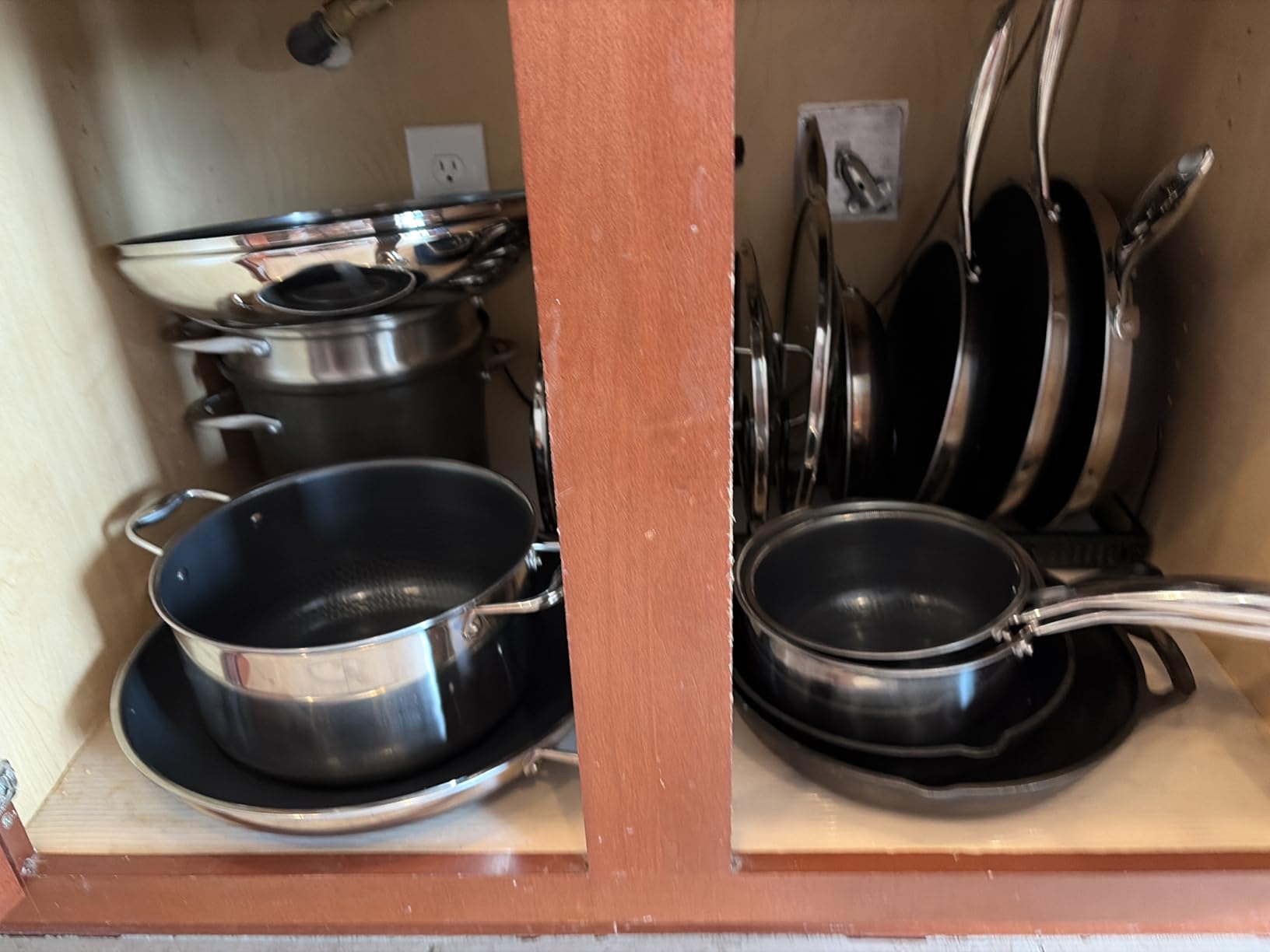 MUDEELA Pots and Pans Organizer Rack for under Cabinet, Expandable 11.81''-22.85'' Pot Lid Kitchen Cabinet Organizer Holder with 10 Adjustable Compartment Cutting Board Organizer for Pan Lid, Bakeware customer photo 2