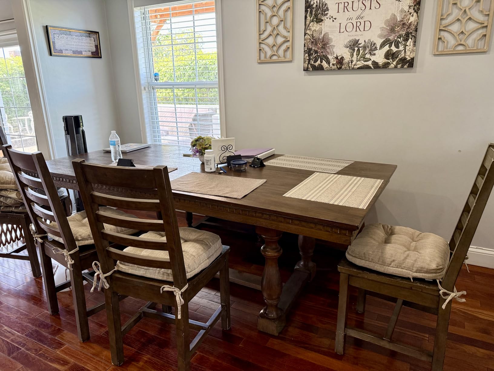 Shinnwa Dining Chair Cushions Set of 4, Dual-Layer Memory Foam Kitchen Chair Cushions, Patented Design Seat Pads with Ties, 16.5 x 16.5 x 3.5in, 4 Pack, Beige customer photo 2