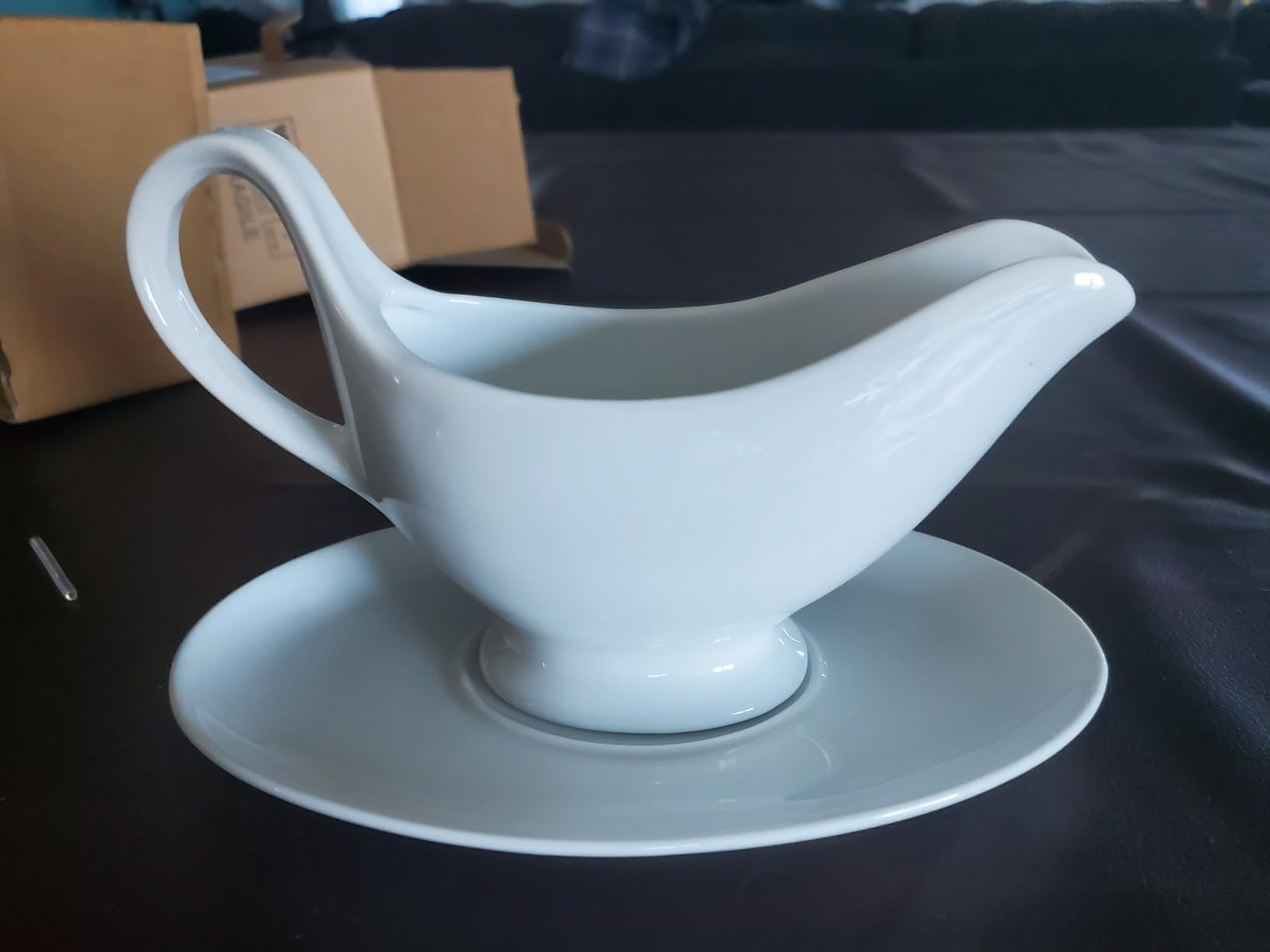 Yedio 18 oz Gravy Boat with Saucer, Large White Ceramic Gravy Boat, Boat and Tray for Turkey Beef Sauce, Salad Dressing, Creamer, Milk, Broth,Microwave and Dishwasher Safe customer photo 1